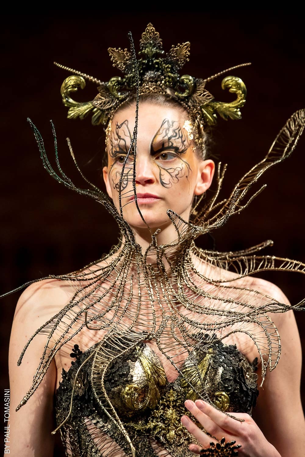 Epaulettes - Futuriste - Col tentacules - Fraise - Avant Garde - SFX - Cyborg - Alien - Mode - Alternatif - Prête à expédier