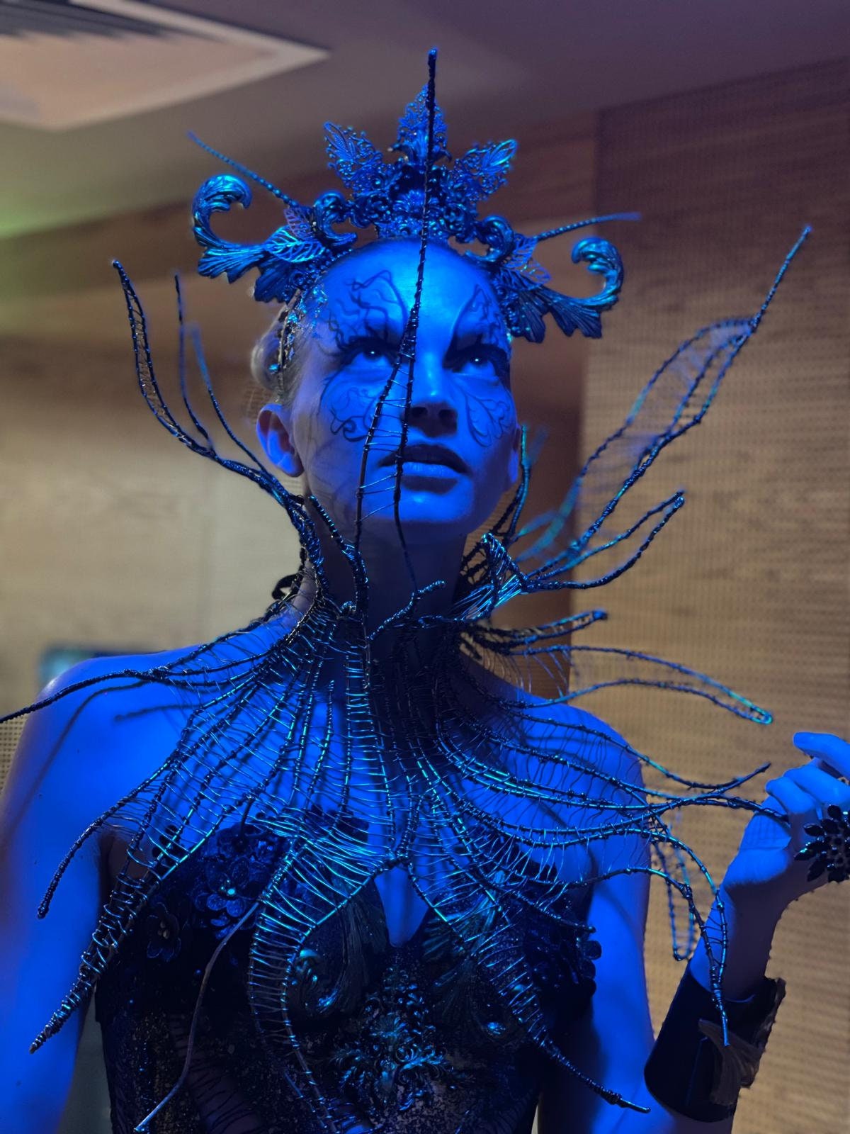 Epaulettes - Futuriste - Col tentacules - Fraise - Avant Garde - SFX - Cyborg - Alien - Mode - Alternatif - Prête à expédier