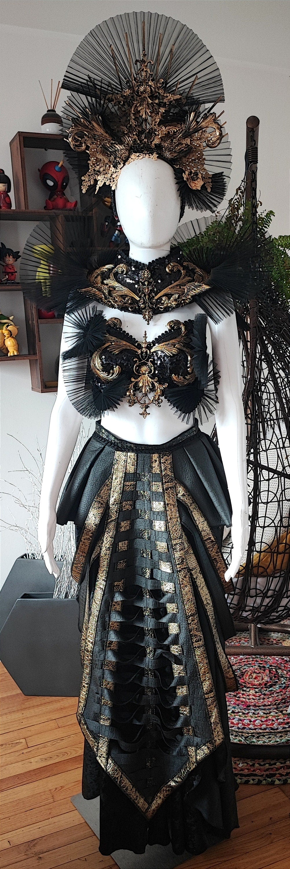 Costume avant garde - Reine futuriste - Majestueux - Royal - Carnaval Venise - Princesse - Féérique