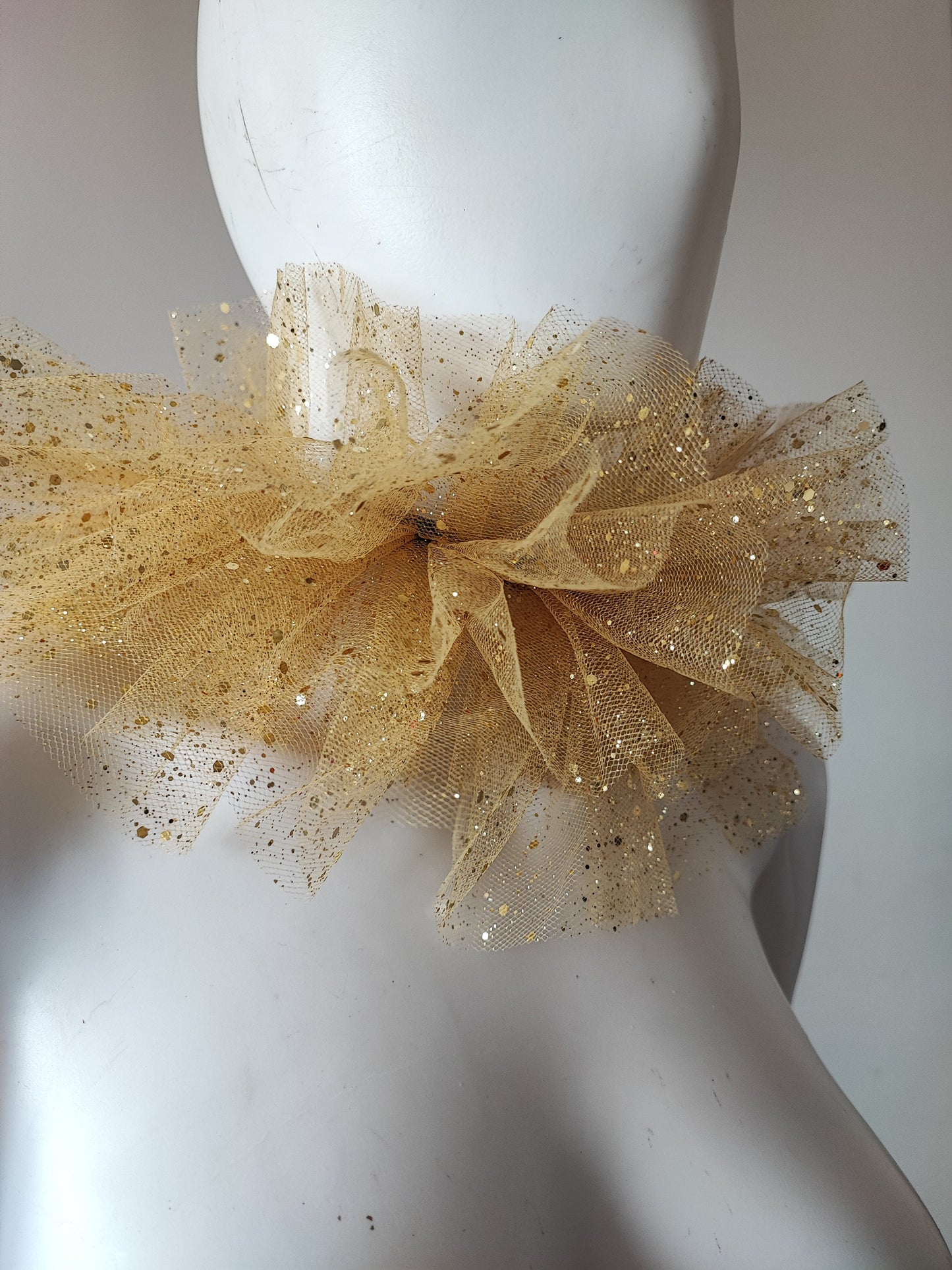 Col fraise en tulle doré à paillettes- tour de cou- Pierrot costume - col renaissance - clown- unisexe - burlesque