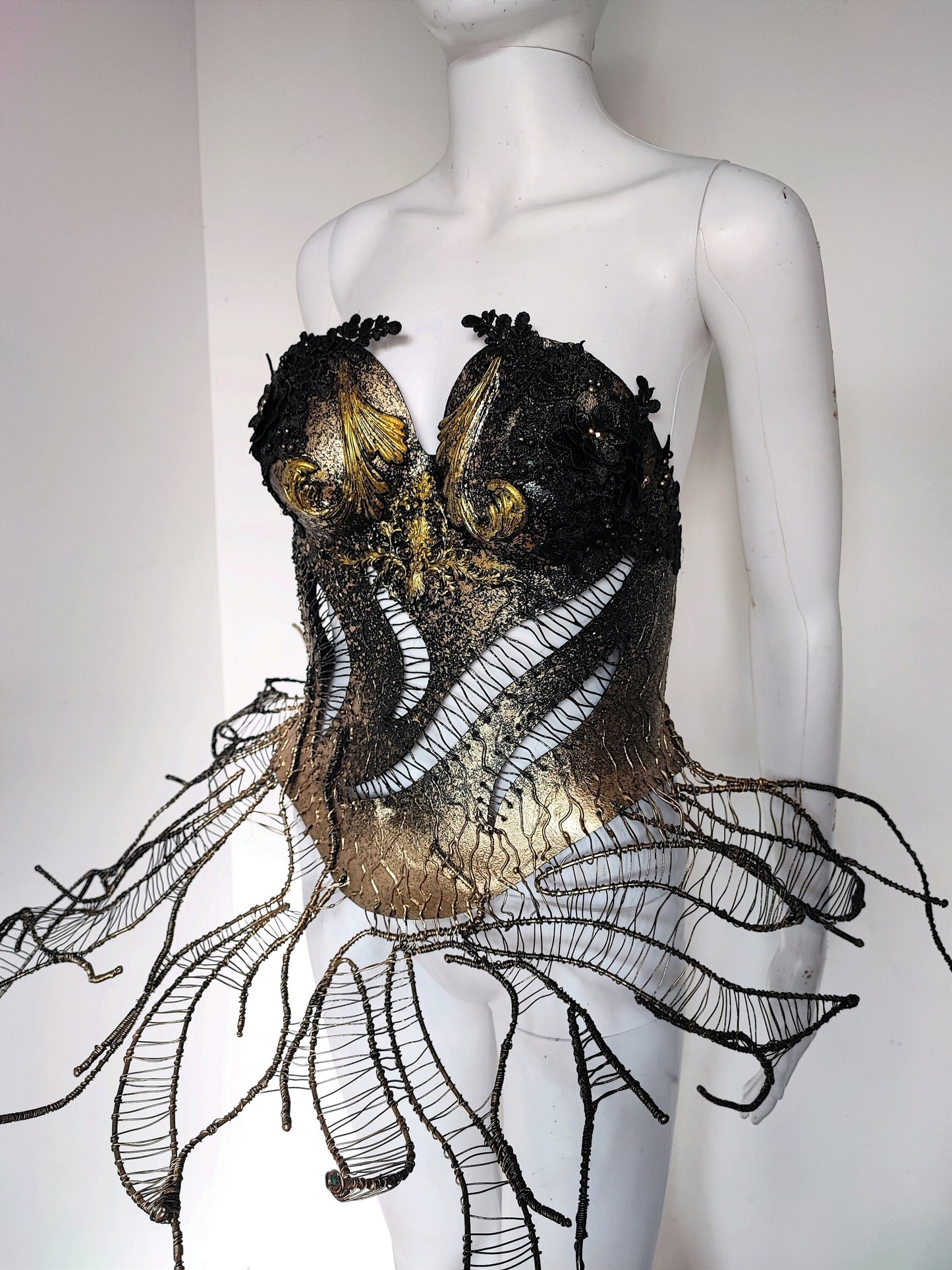 Costume avant garde - Reine futuriste - Majestueux - Royal - Carnaval Venise - maléfique - Féérique