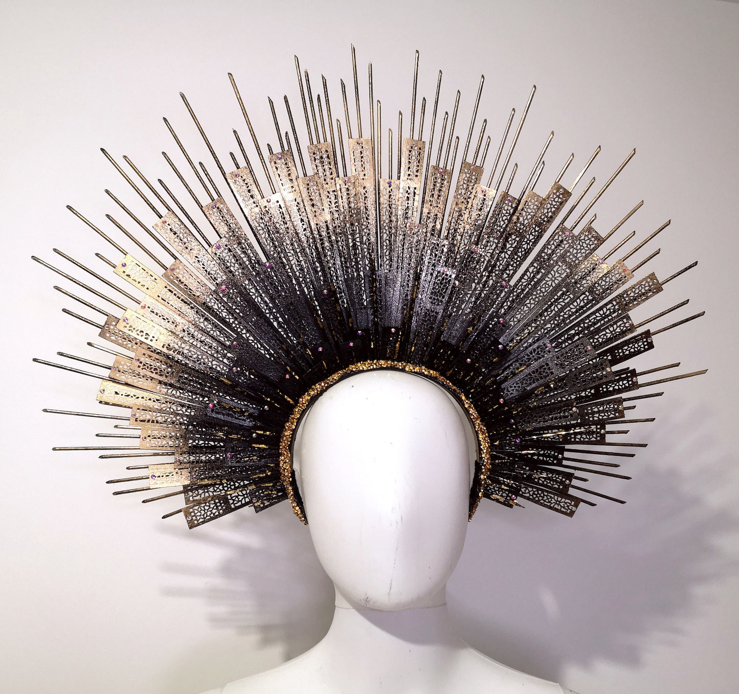 Coiffe Madone Halo Dark Couronne or & Noir Bijou Headdress Showgirl Cabaret