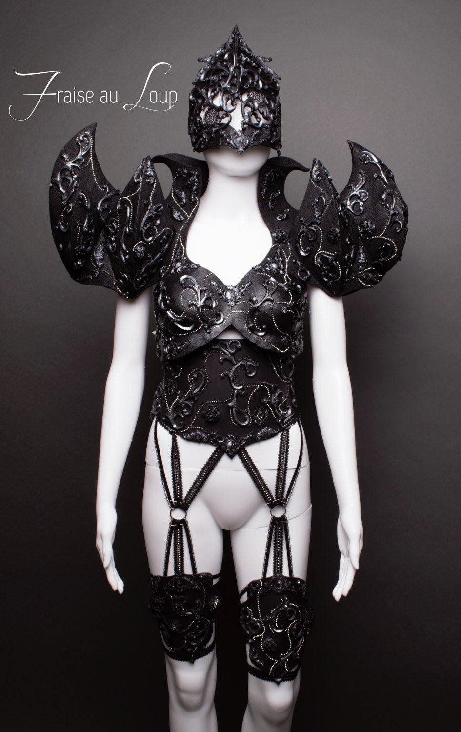 Epaulettes noires- Queen - Sorcière - Dark Beauty - Armure - Goth - Maléfique