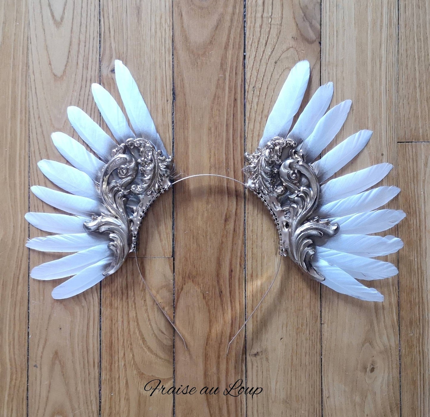 Coiffe couronne Céleste, zip tie, Festival costume, filigranes, diadème, couronne plumes bleues Coiffure mariage - Met Gala