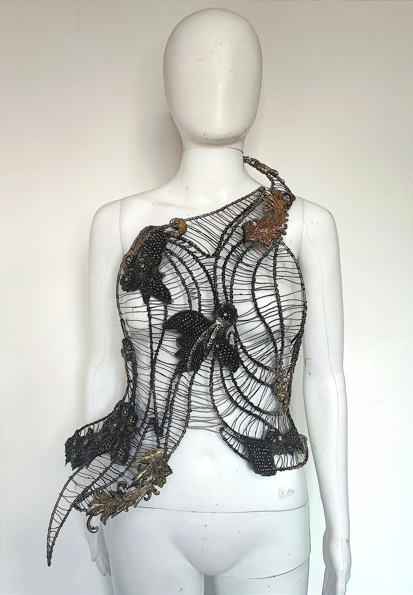 Corset métal -Avant Garde - SFX - Cyborg - Alien - Mode - Alternatif - prêt à être envoyé