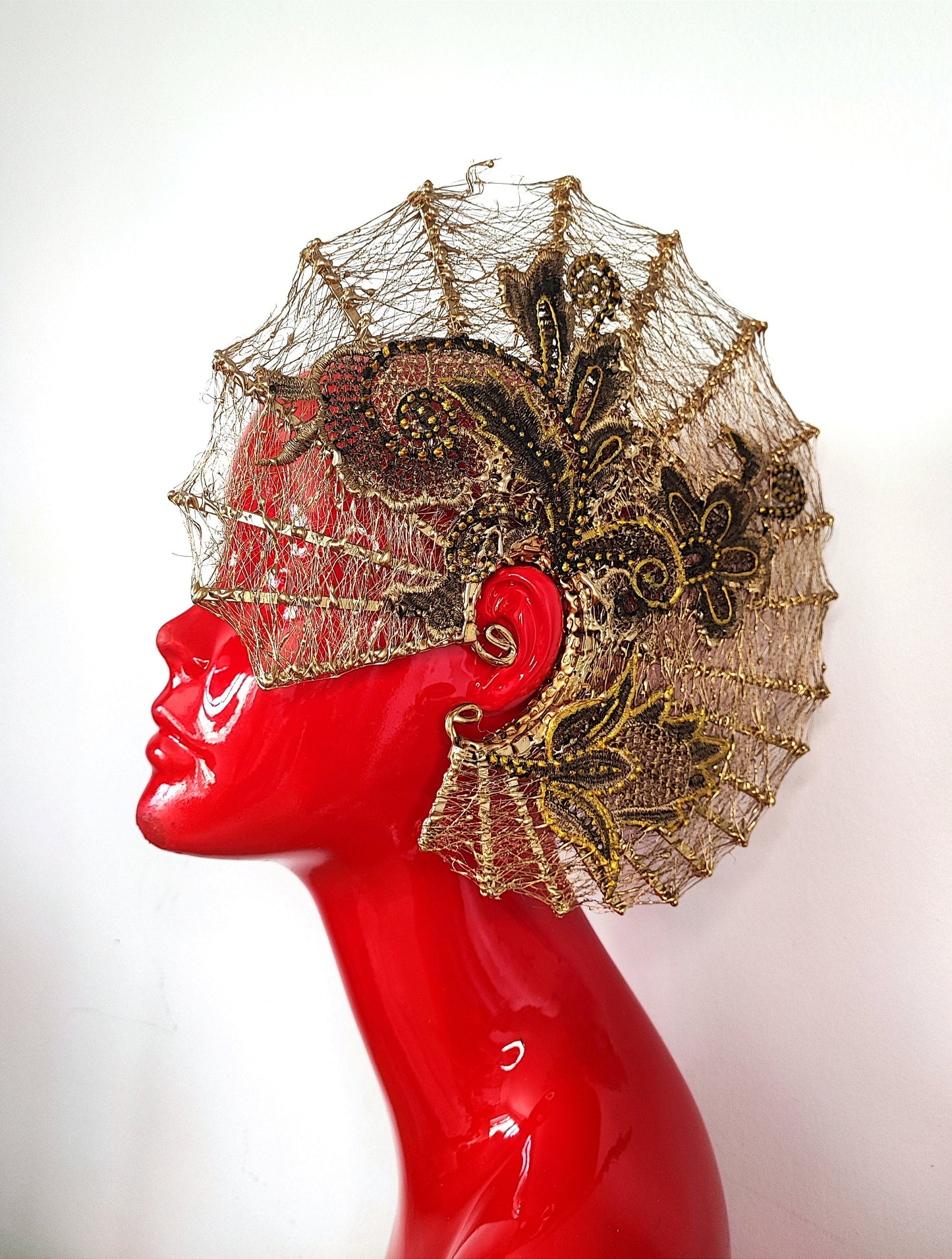 Boucle d'oreille. Manchette. Fraise au Loup. Spike ear cuff. Earrings Dentelle mariage festival