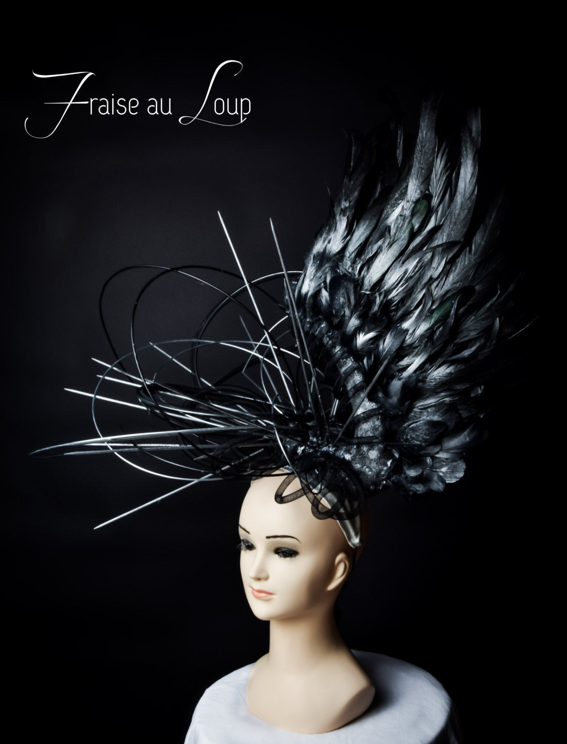 Artémis Headpiece - Coiffe ailée asymétrique Fraise au Loup - Corne - Couture - Cosplay - Valkyrie