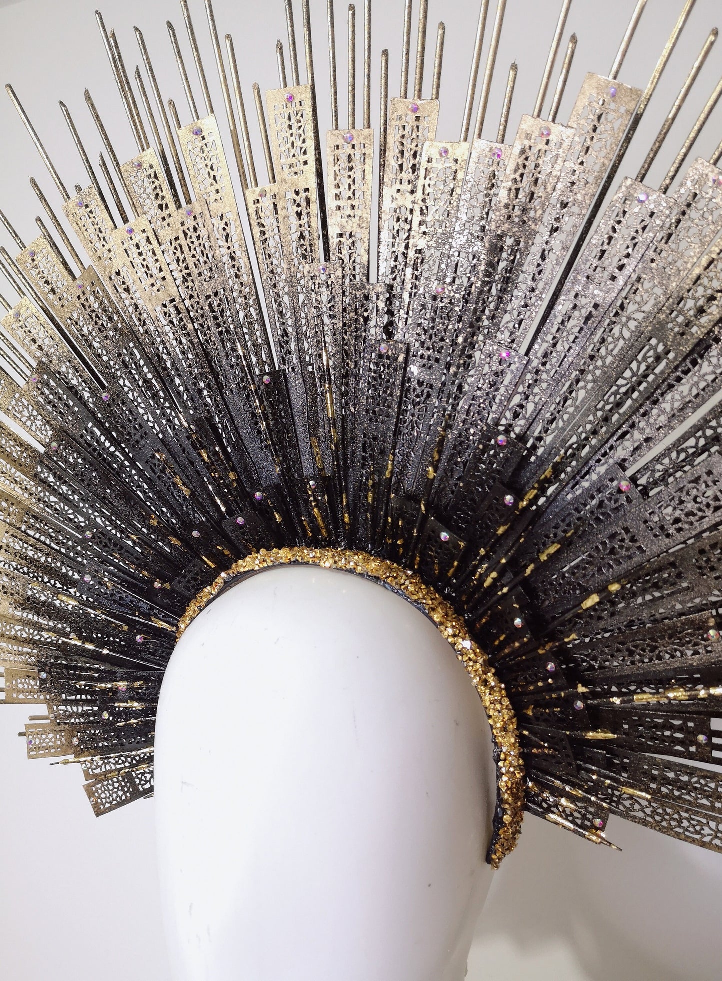 Coiffe Madone Halo Dark Couronne or & Noir Bijou Headdress Showgirl Cabaret