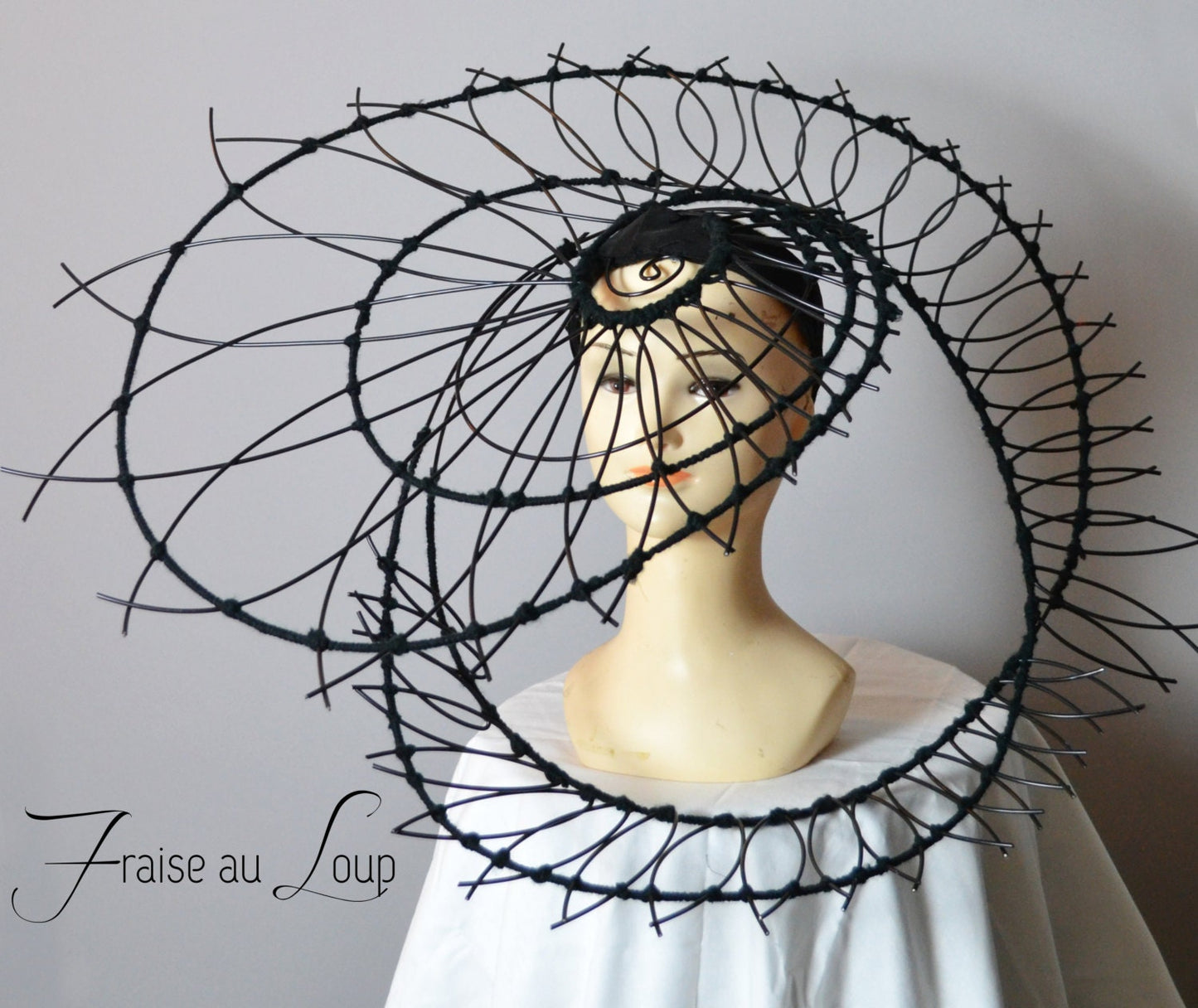 Headpiece - Crown - Coiffe "Bolina" - Création Fraise au Loup - Costume - Graphique - Spirale - Art - Futuriste