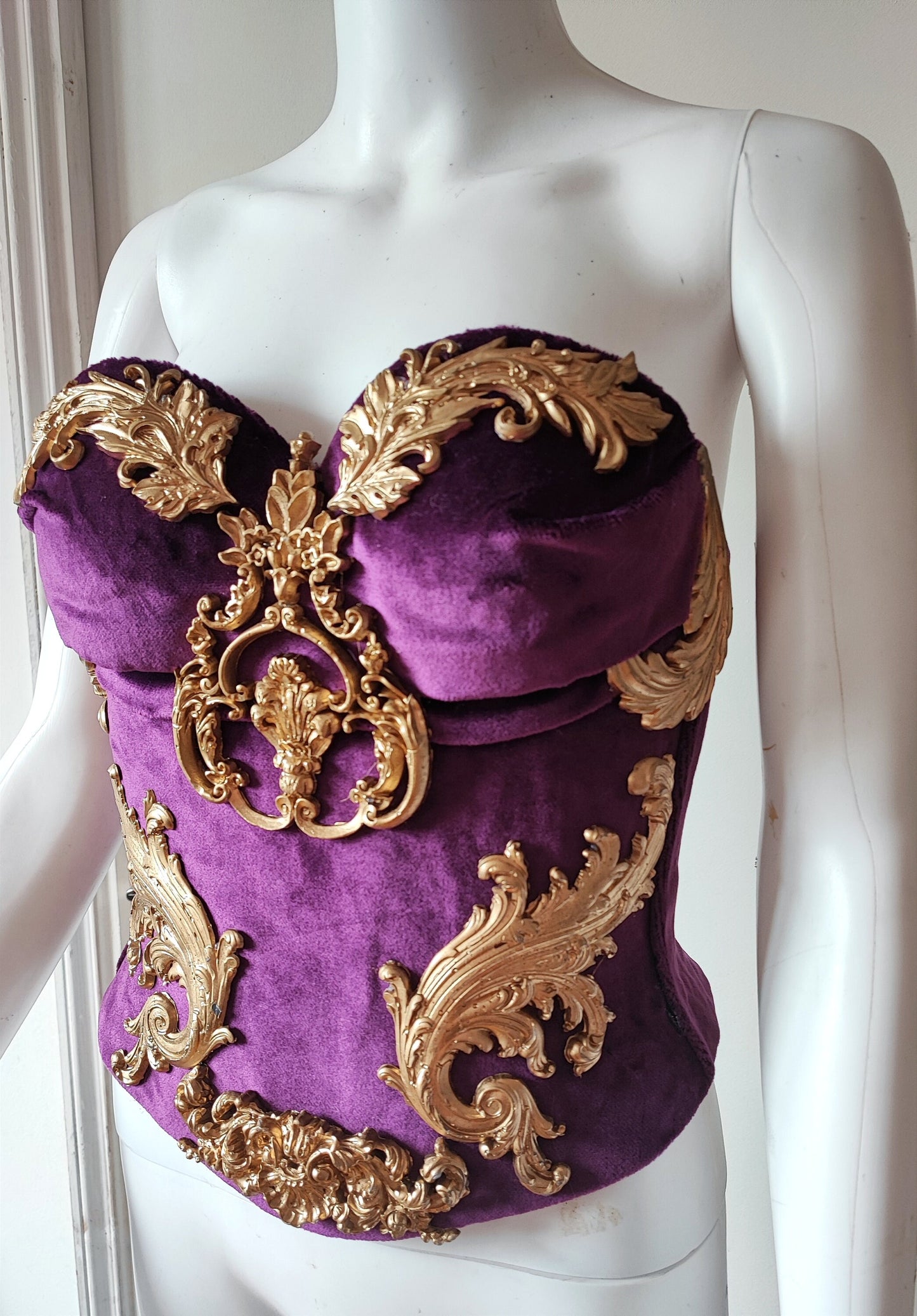 Corset armure royal. Velours baroque