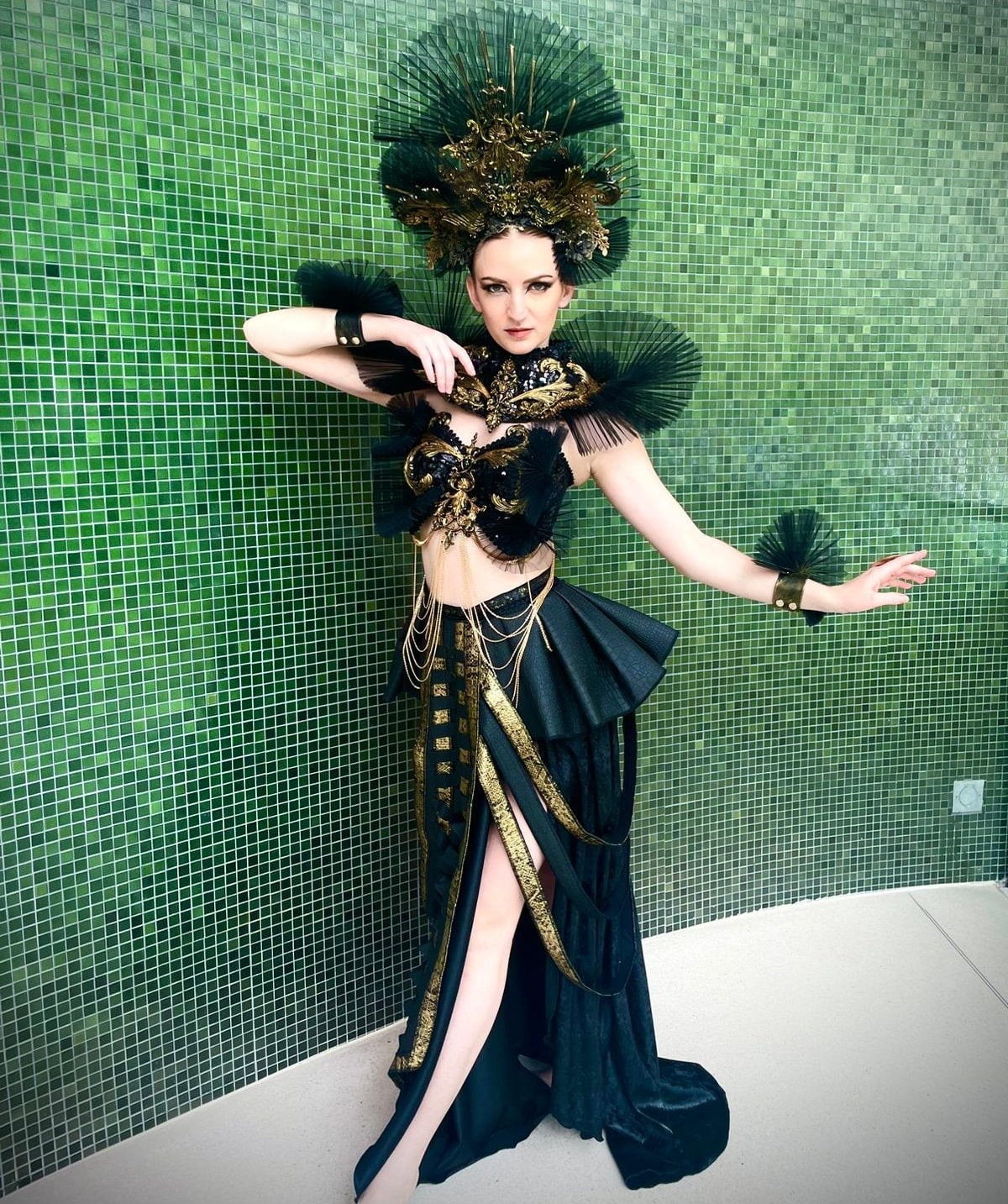 Costume avant garde - Reine futuriste - Majestueux - Royal - Carnaval Venise - Princesse - Féérique