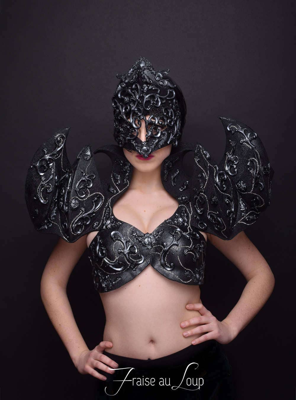 Epaulettes noires- Queen - Sorcière - Dark Beauty - Armure - Goth - Maléfique