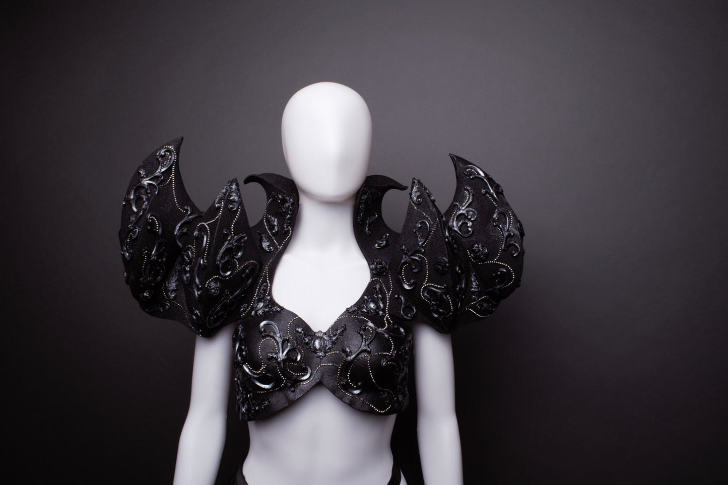 Epaulettes noires- Queen - Sorcière - Dark Beauty - Armure - Goth - Maléfique