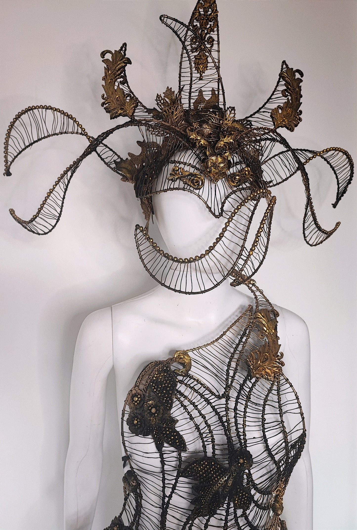 Corset métal -Avant Garde - SFX - Cyborg - Alien - Mode - Alternatif - prêt à être envoyé