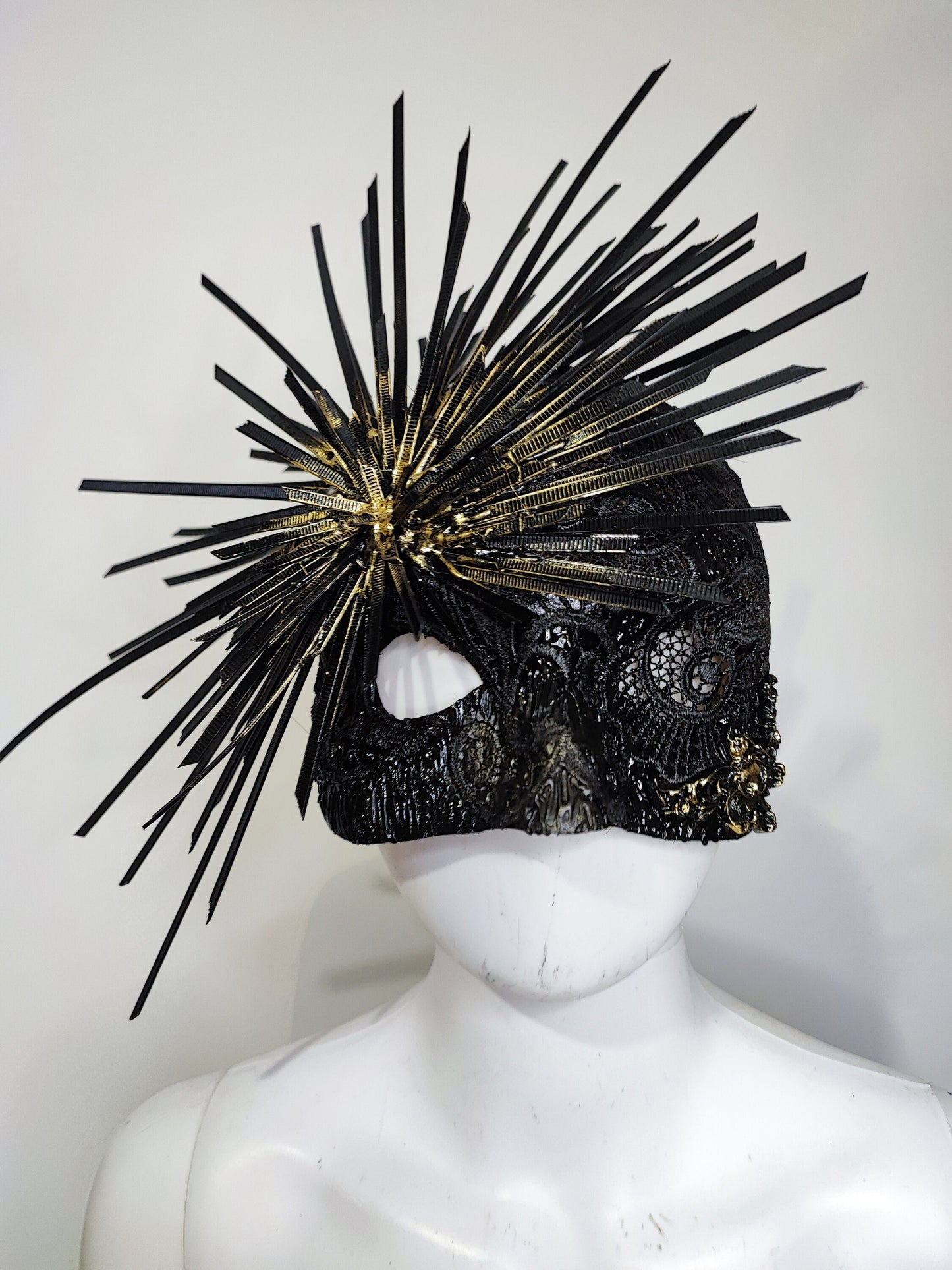 Masque Loup . Fantaisie. Casque. Costume. Masque dentelle