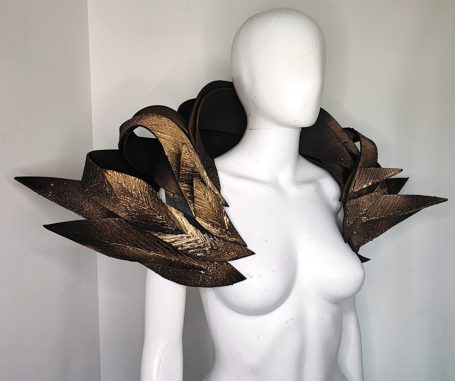 Epaulettes - Futuriste - Géométrie - Col - Fraise - Avant Garde - SFX - Cyborg - Alien - Mode - Alternatif