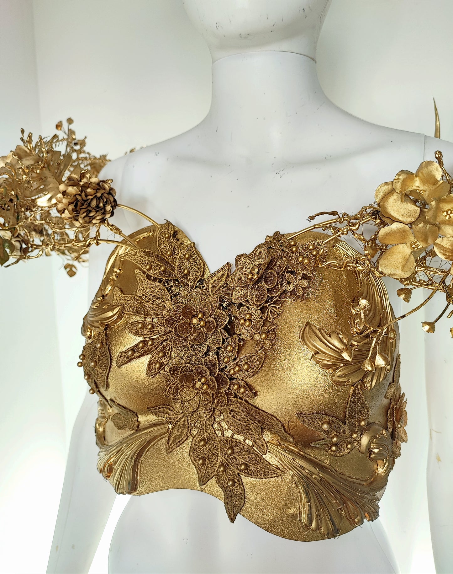 Plastron Armure Fraise au Loup Costumes - Cosplay - Royal - Gold - Breastplate - Fantasy. Ready to ship