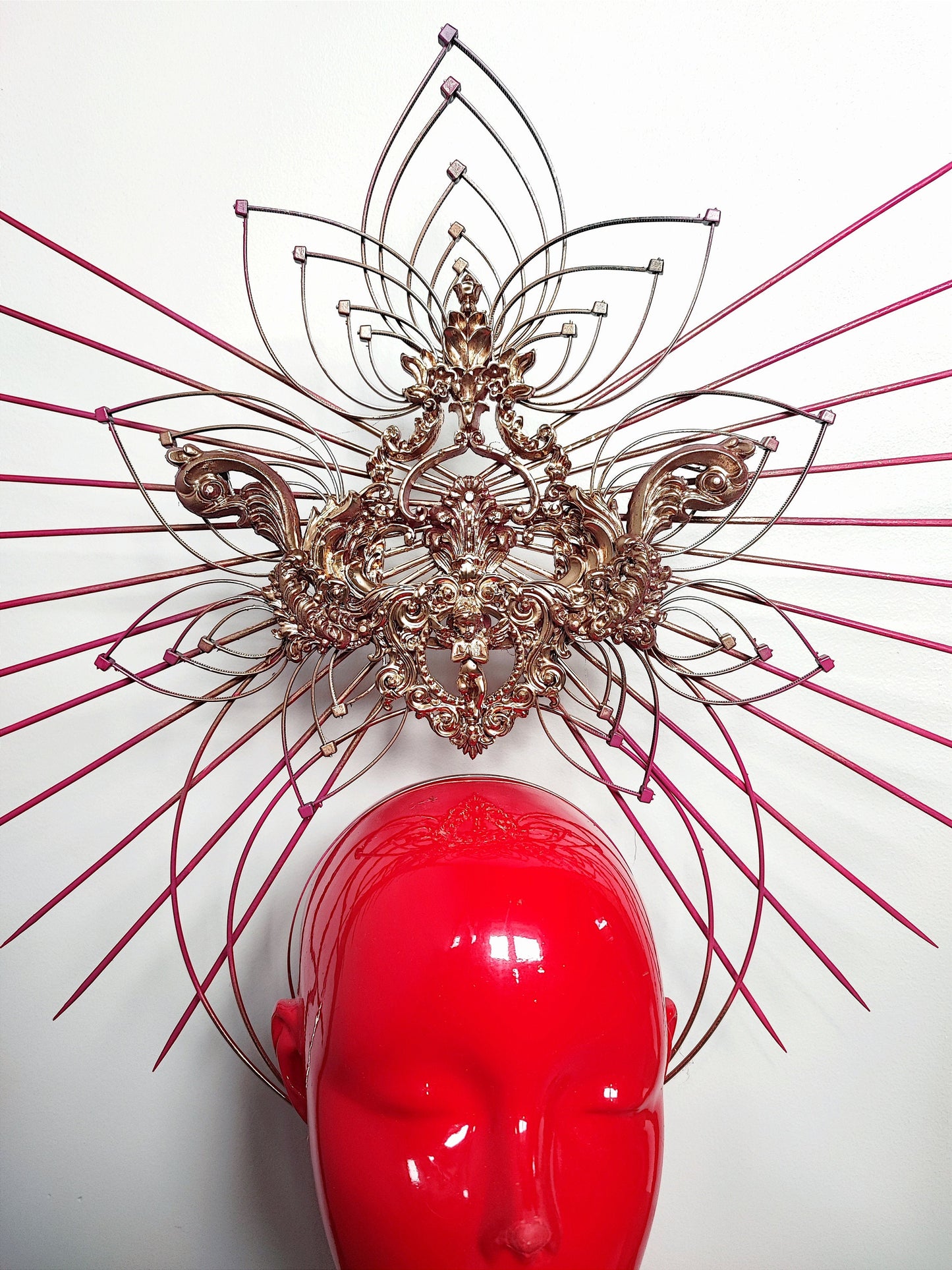 Headpiece coiffe - "Fraise au Loup" - Reine - Couronne - Luxe - Couture - Paris - Crown bijou - prête à expédier