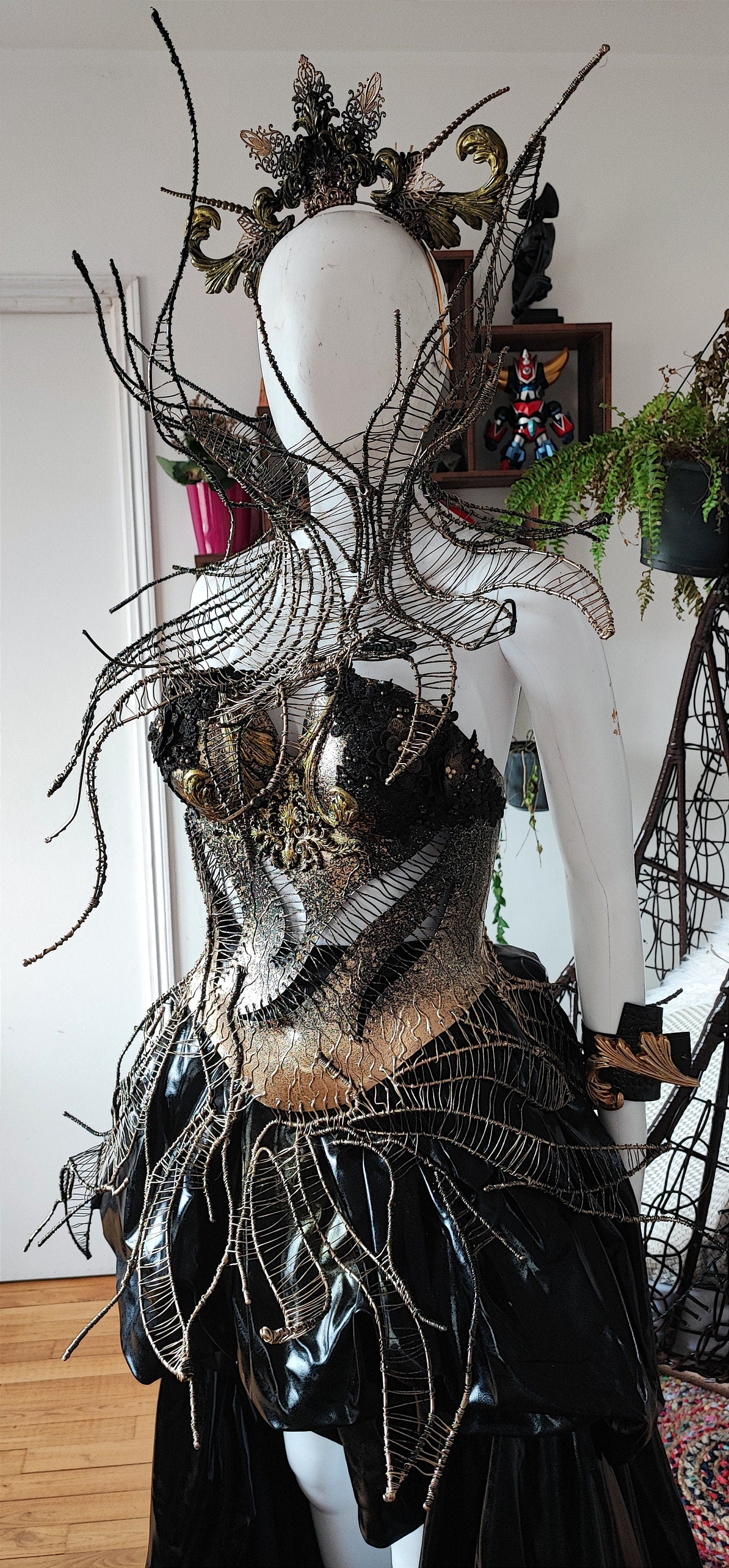 Costume avant garde - Reine futuriste - Majestueux - Royal - Carnaval Venise - maléfique - Féérique