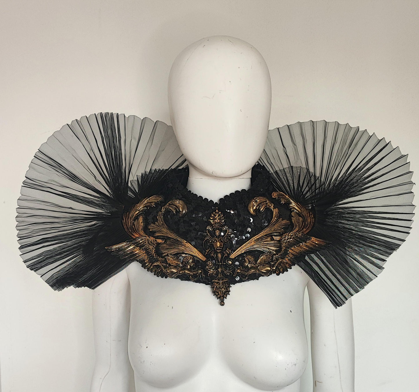 Plastron collier Fraise au Loup Costumes - Cosplay - Royal - Fantasy. Ready to ship