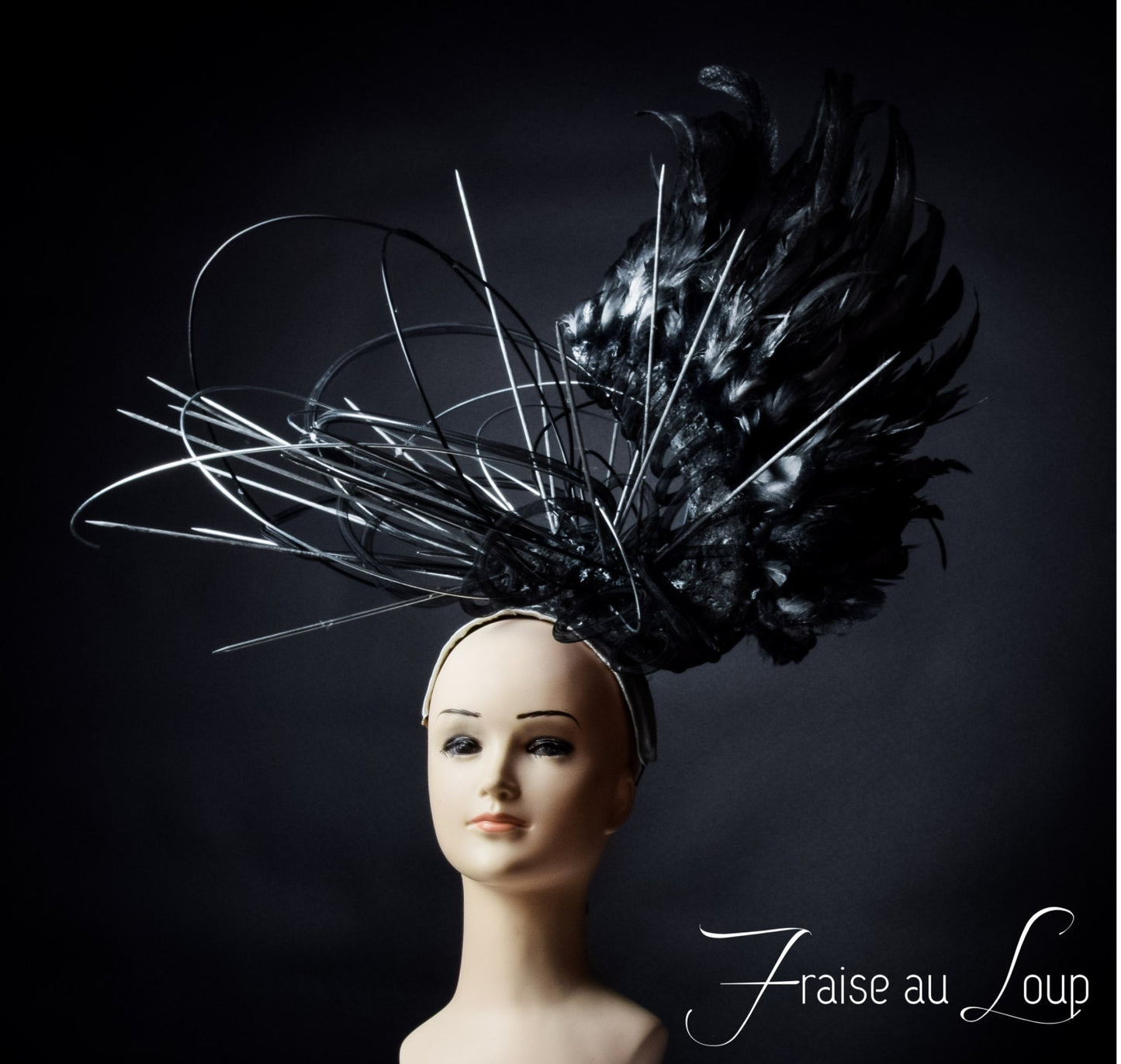 Artémis Headpiece - Coiffe ailée asymétrique Fraise au Loup - Corne - Couture - Cosplay - Valkyrie