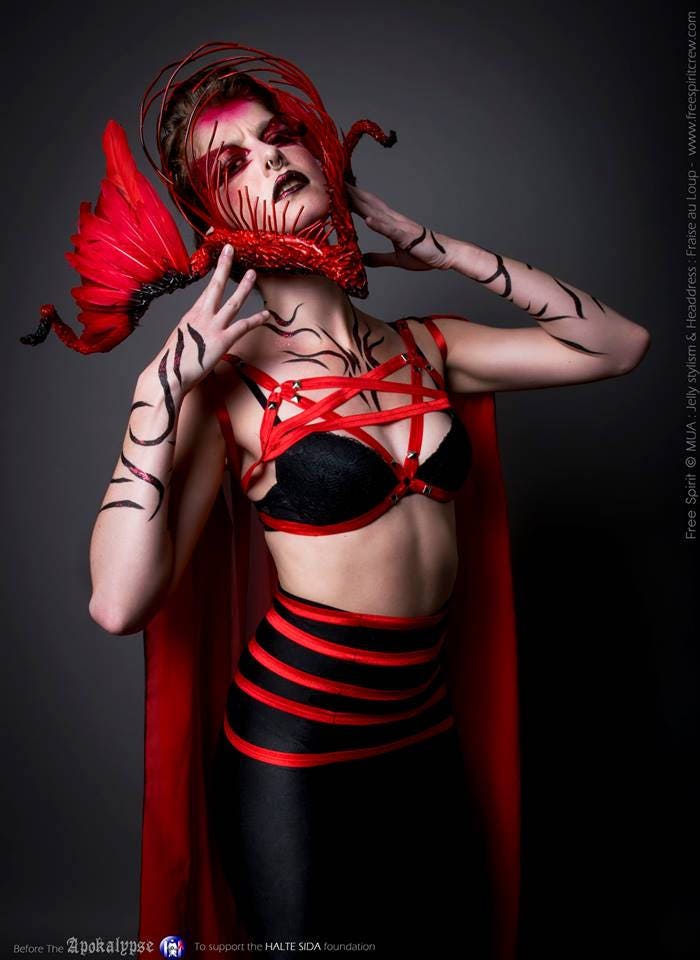 Persephone - Reine des Enfers - Headdress Fraise au Loup - Creation - Dark Beauty - ready to ship