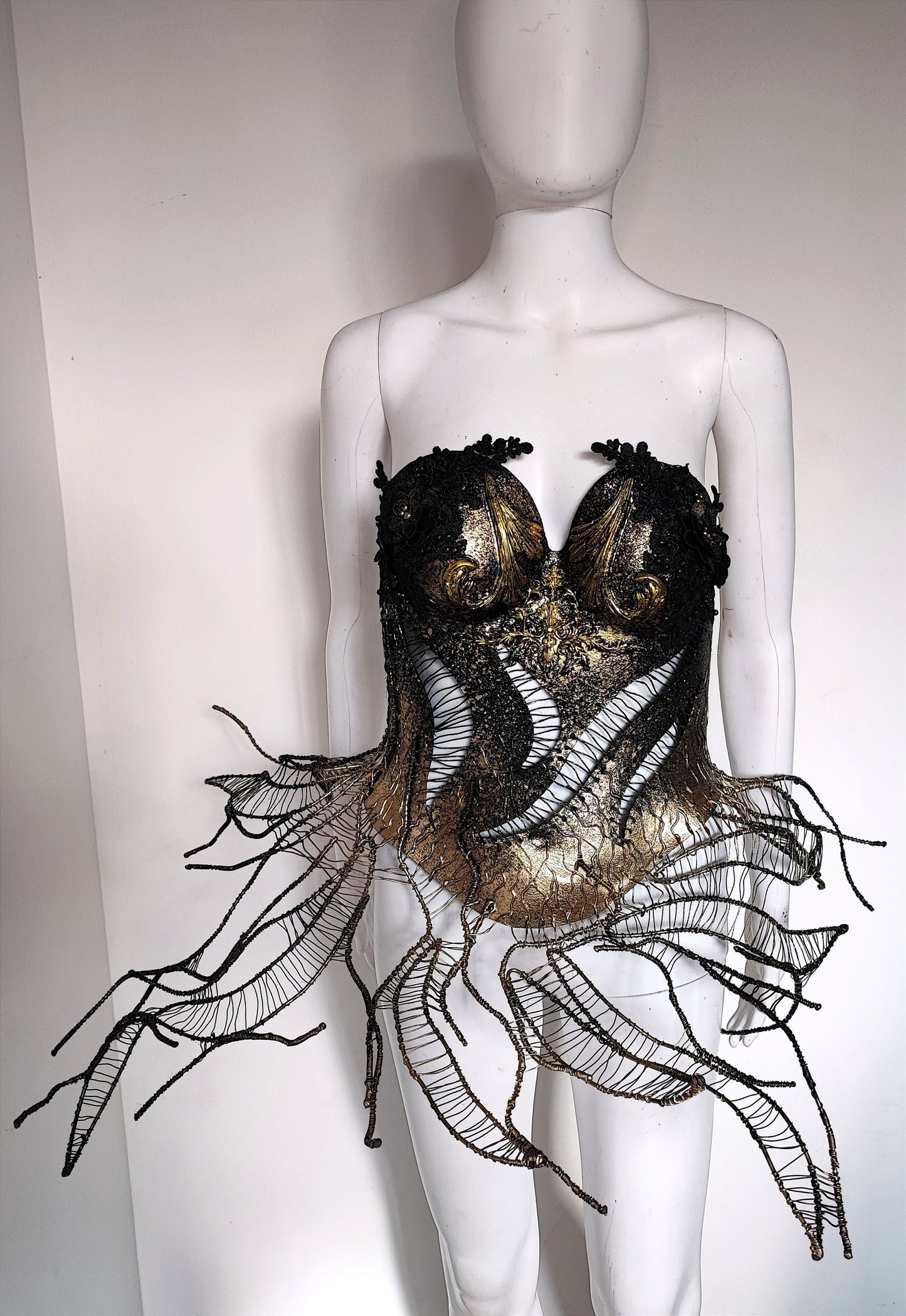 Costume avant garde - Reine futuriste - Majestueux - Royal - Carnaval Venise - maléfique - Féérique