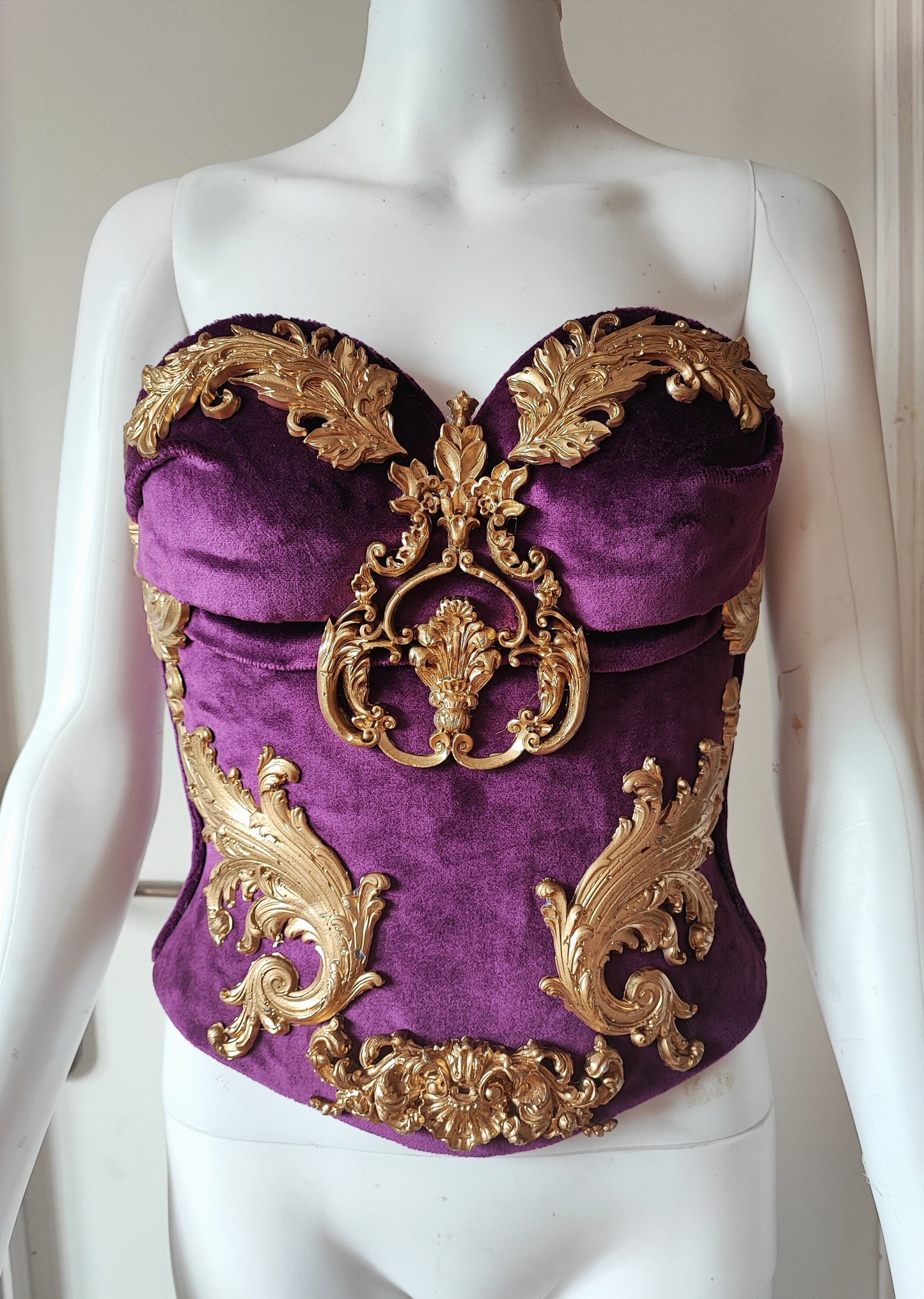 Corset armure royal. Velours baroque