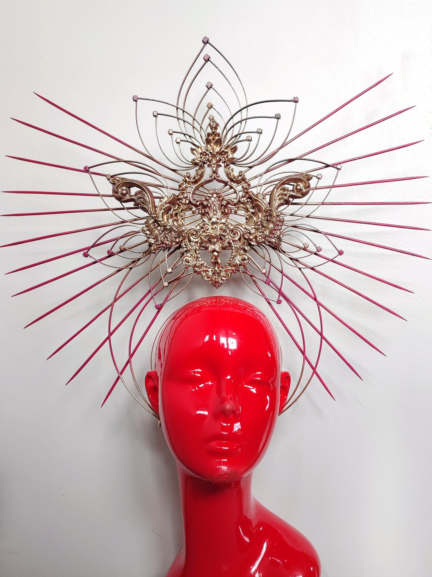 Headpiece coiffe - "Fraise au Loup" - Reine - Couronne - Luxe - Couture - Paris - Crown bijou - prête à expédier