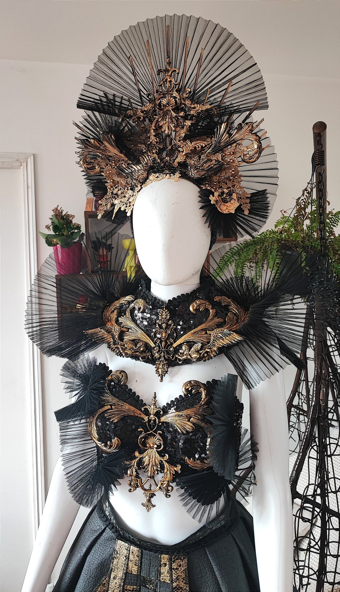 Costume avant garde - Reine futuriste - Majestueux - Royal - Carnaval Venise - Princesse - Féérique