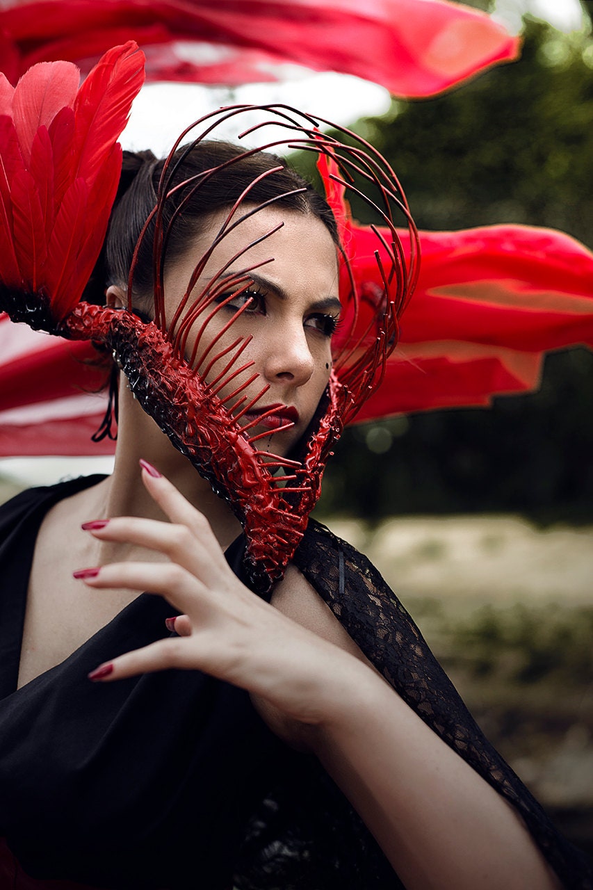 Persephone - Reine des Enfers - Headdress Fraise au Loup - Creation - Dark Beauty - ready to ship