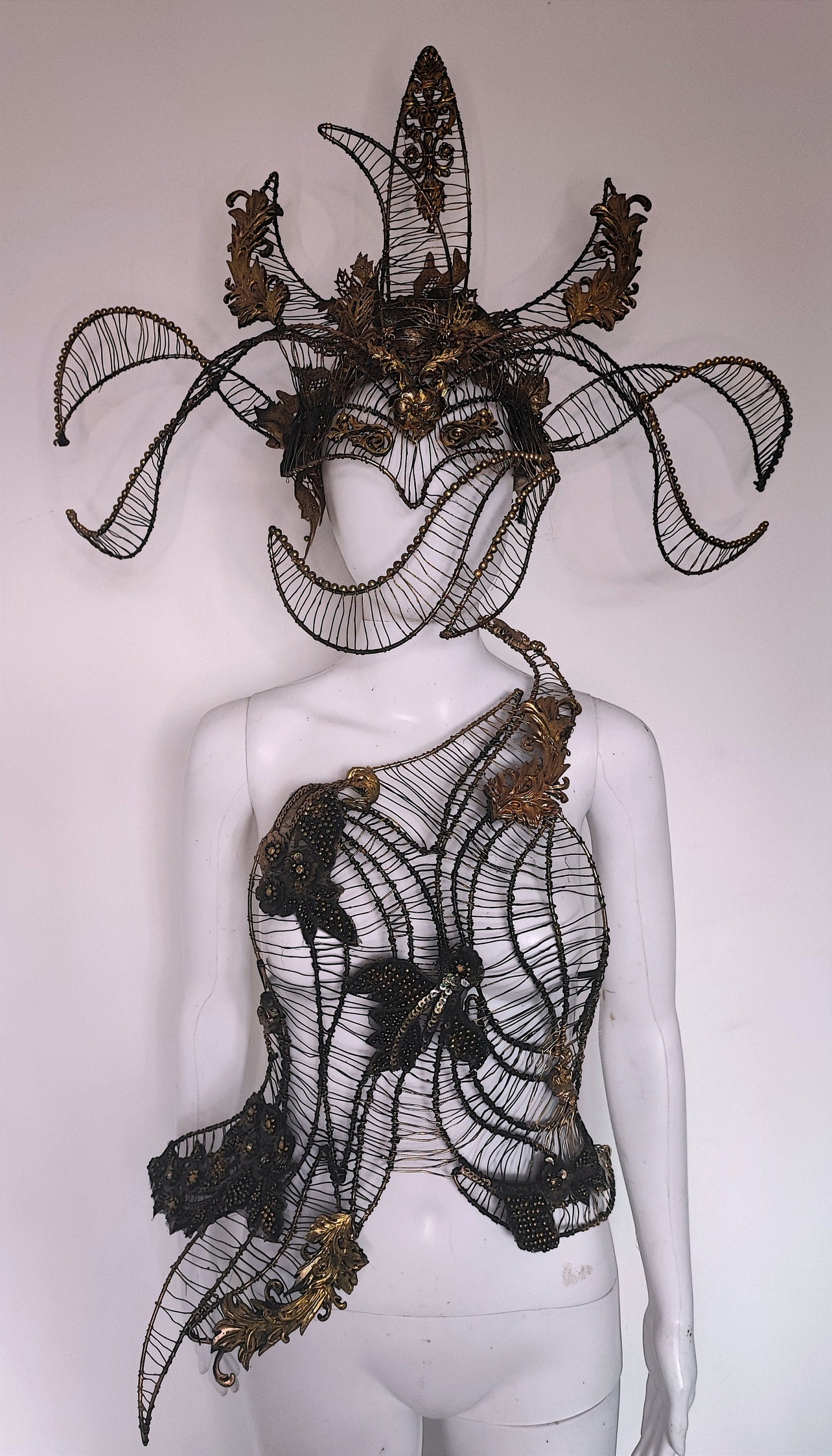Corset métal -Avant Garde - SFX - Cyborg - Alien - Mode - Alternatif - prêt à être envoyé