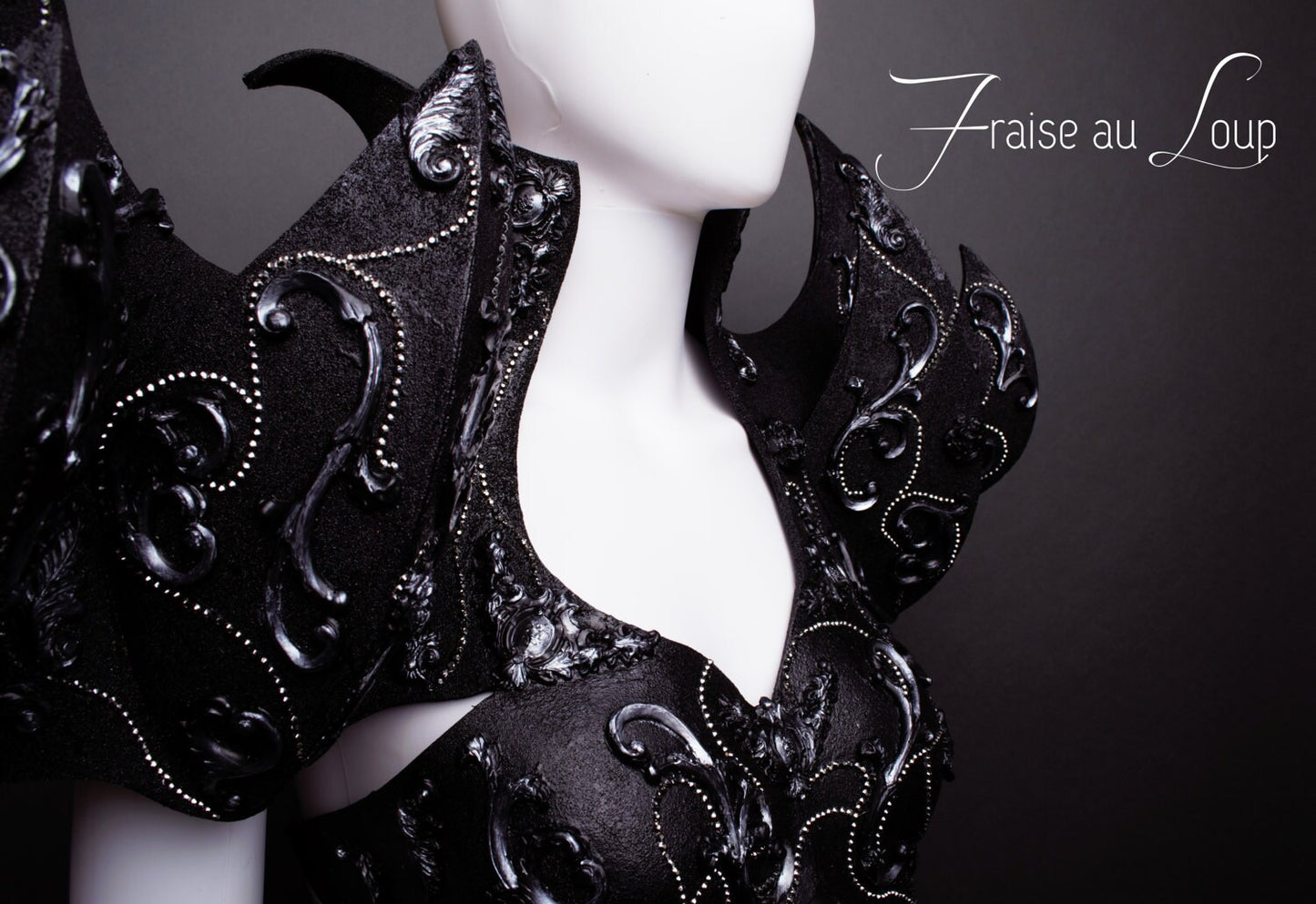 Epaulettes noires- Queen - Sorcière - Dark Beauty - Armure - Goth - Maléfique