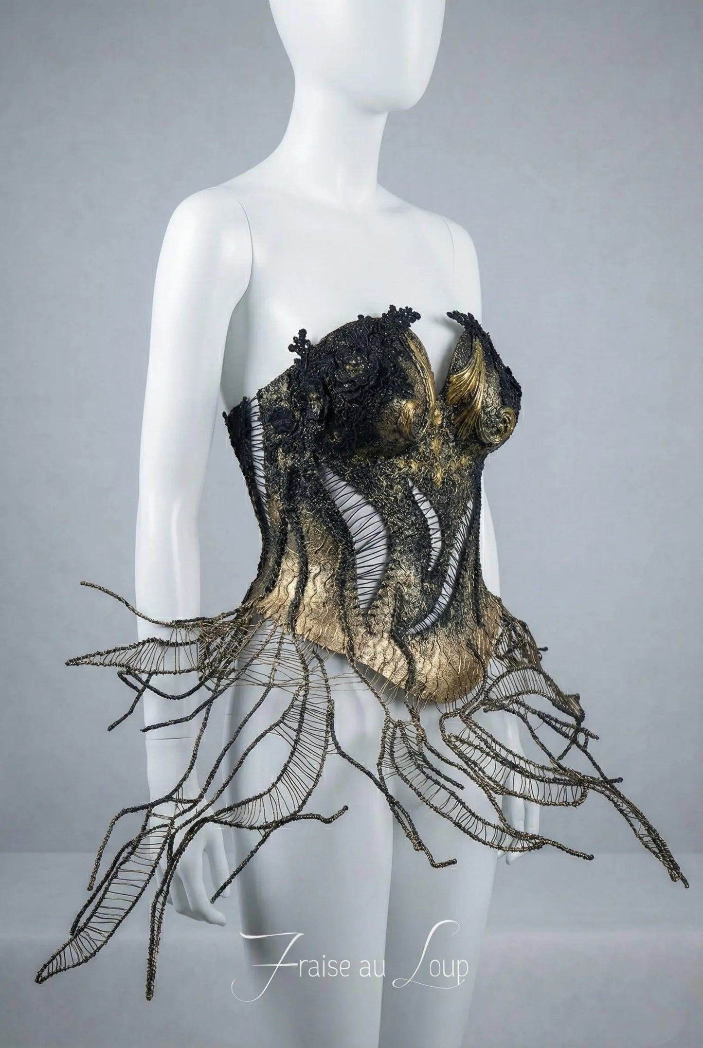 Corset Armure Noir et Or - Buste Sculpté en Thermoplastique - Design Fantastique et Gothique - Pièce de Scène et Cosplay