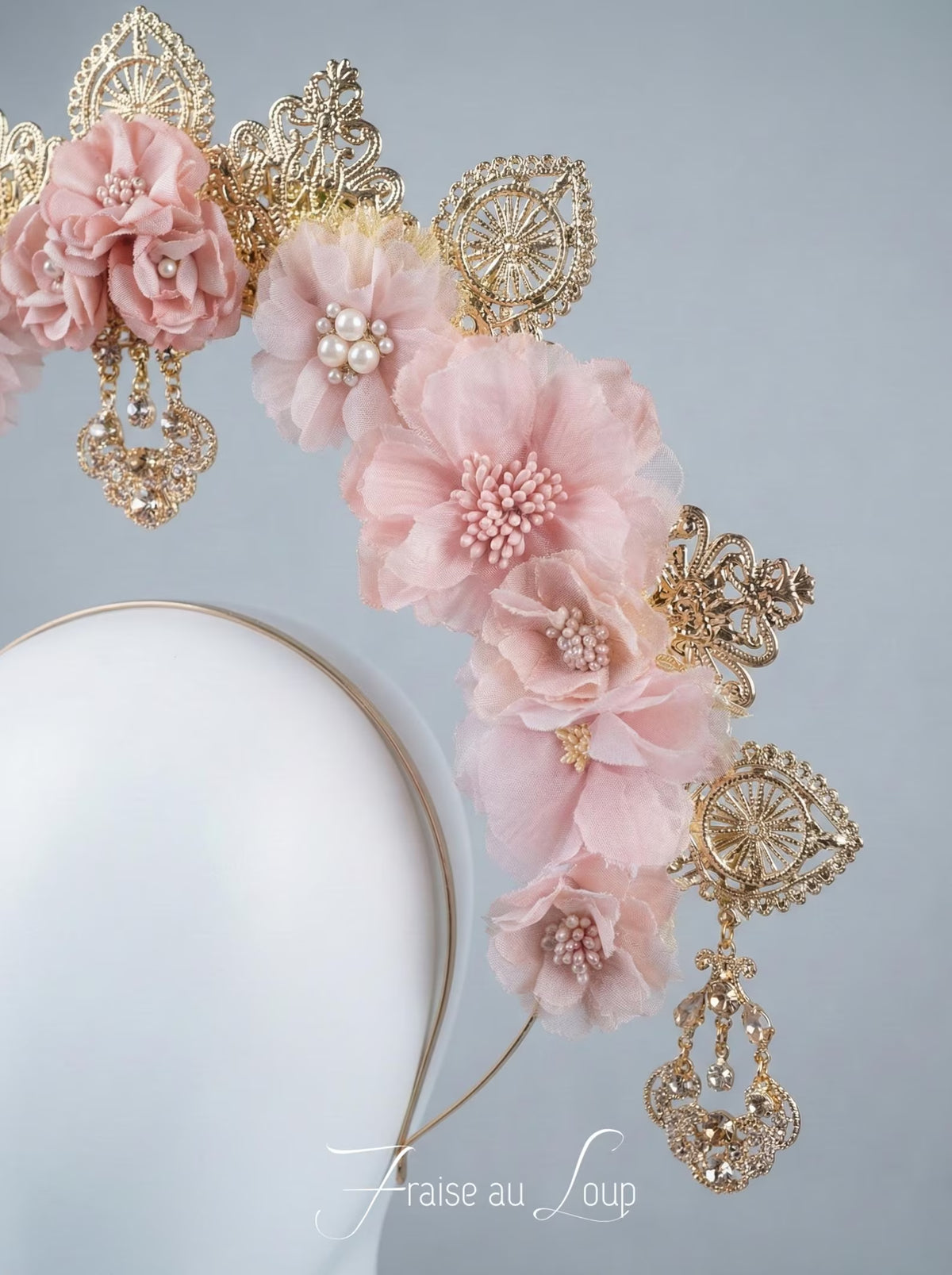 Couronne Halo de Fleurs Roses et Filigrane Doré - Coiffe Mariage Bohème, Diadème de Cristaux et Perles - Accessoire de Tête Romantique