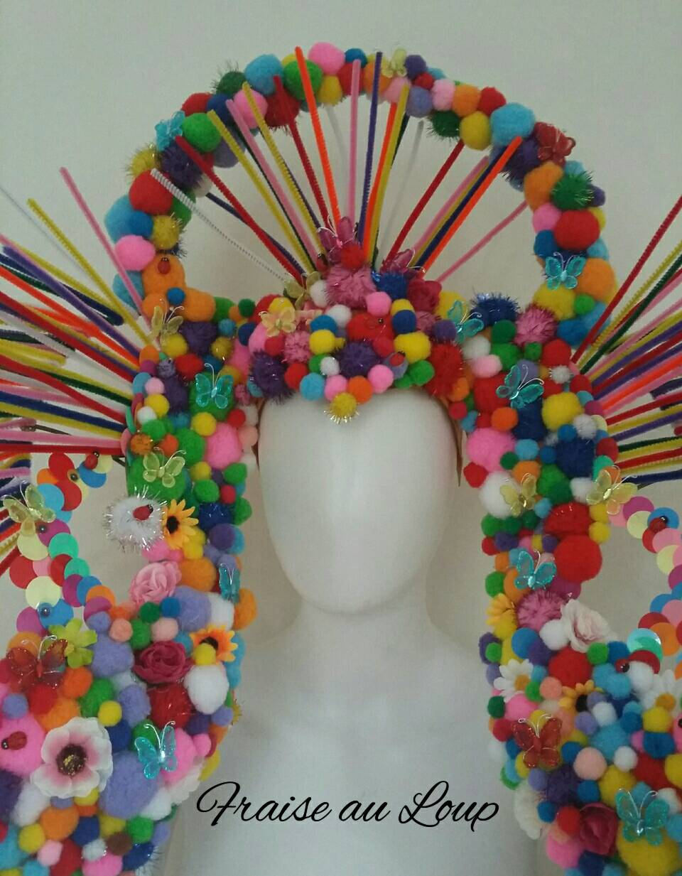 Coiffe Avant-Garde Carnaval Festival Fantasy- Show pompons Candy- fait sur commande