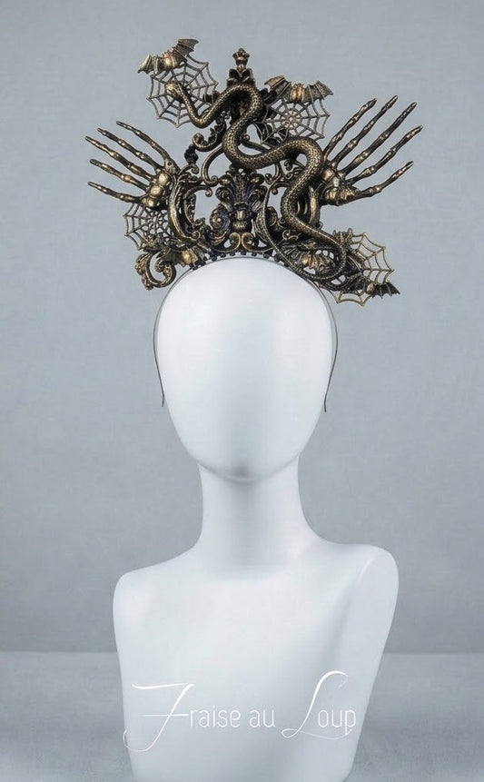 Couronne Gothique Serpent et Mains de Squelette - Coiffe Dark Fantasy, Chauves-souris et Toiles d'Araignée - Accessoire Costume Macabre & Halloween