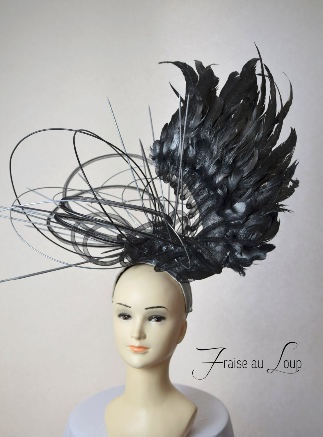 Artémis Headpiece - Coiffe ailée asymétrique Fraise au Loup - Corne - Couture - Cosplay - Valkyrie