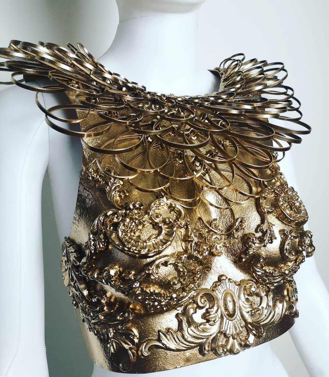 Armure Corset Fantasy - Création Fraise au Loup - gold - Dance - Fashion - Carnaval Bal costume Filigranes dorés