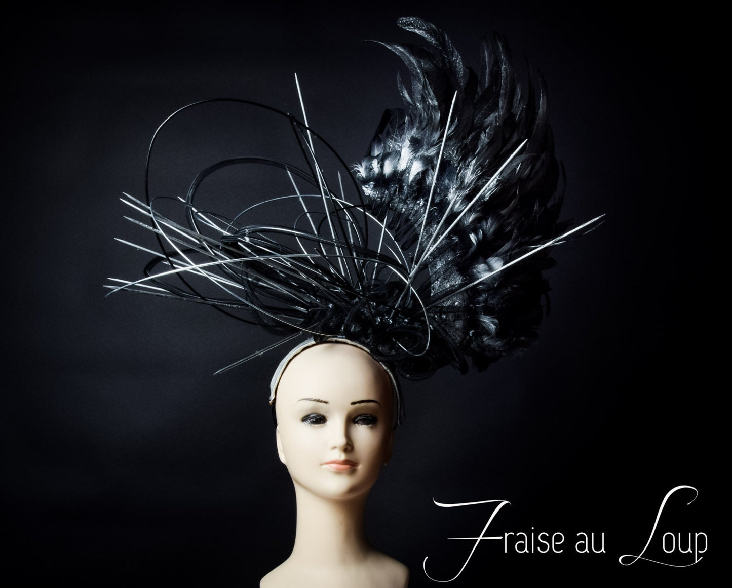 Artémis Headpiece - Coiffe ailée asymétrique Fraise au Loup - Corne - Couture - Cosplay - Valkyrie