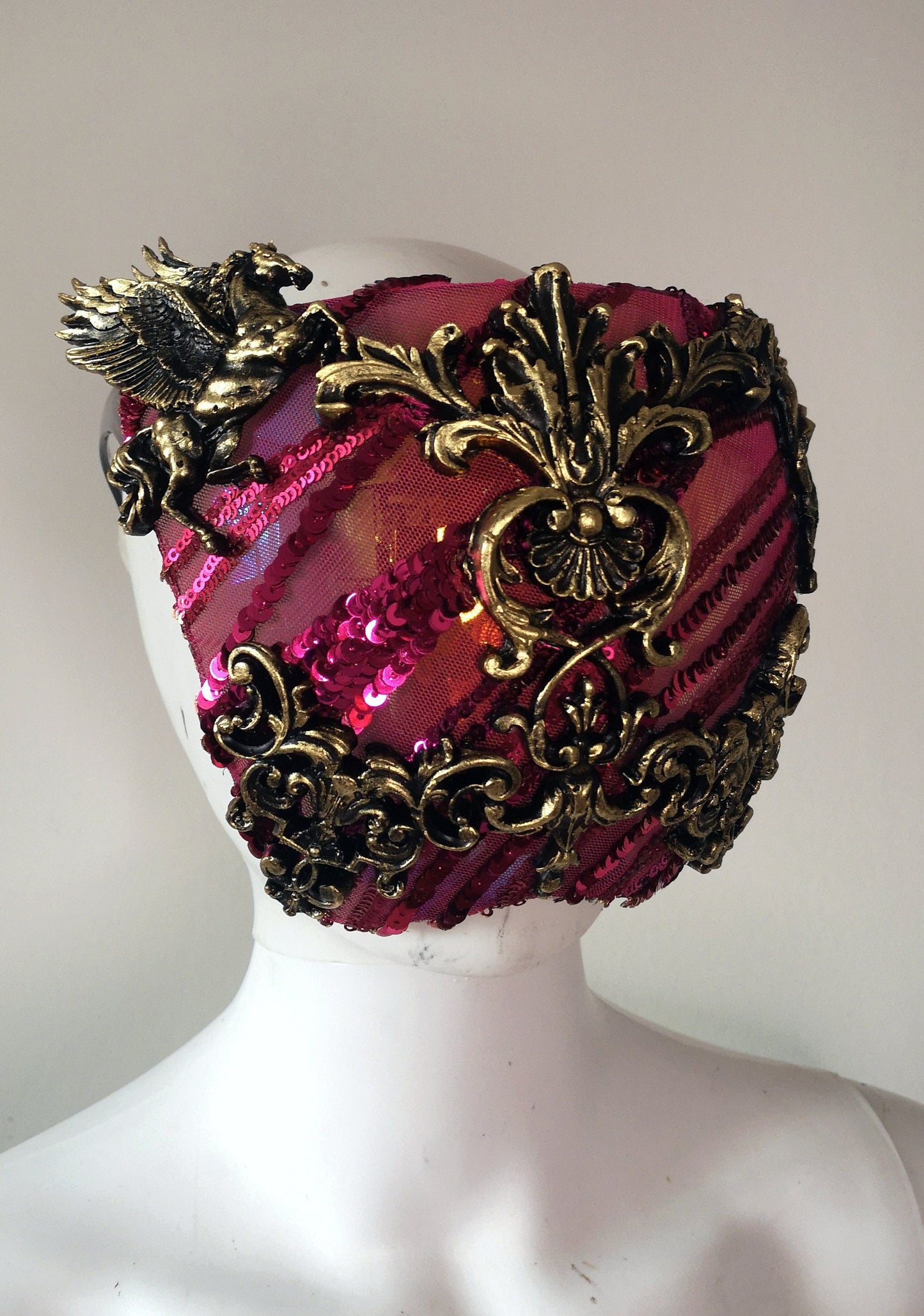 Masque Lunettes Baroque "Éclat Mystique" - Masque Aveugle Magenta & Or - Accessoire Haute Couture, Carnaval de Venise et Style Élisabéthain