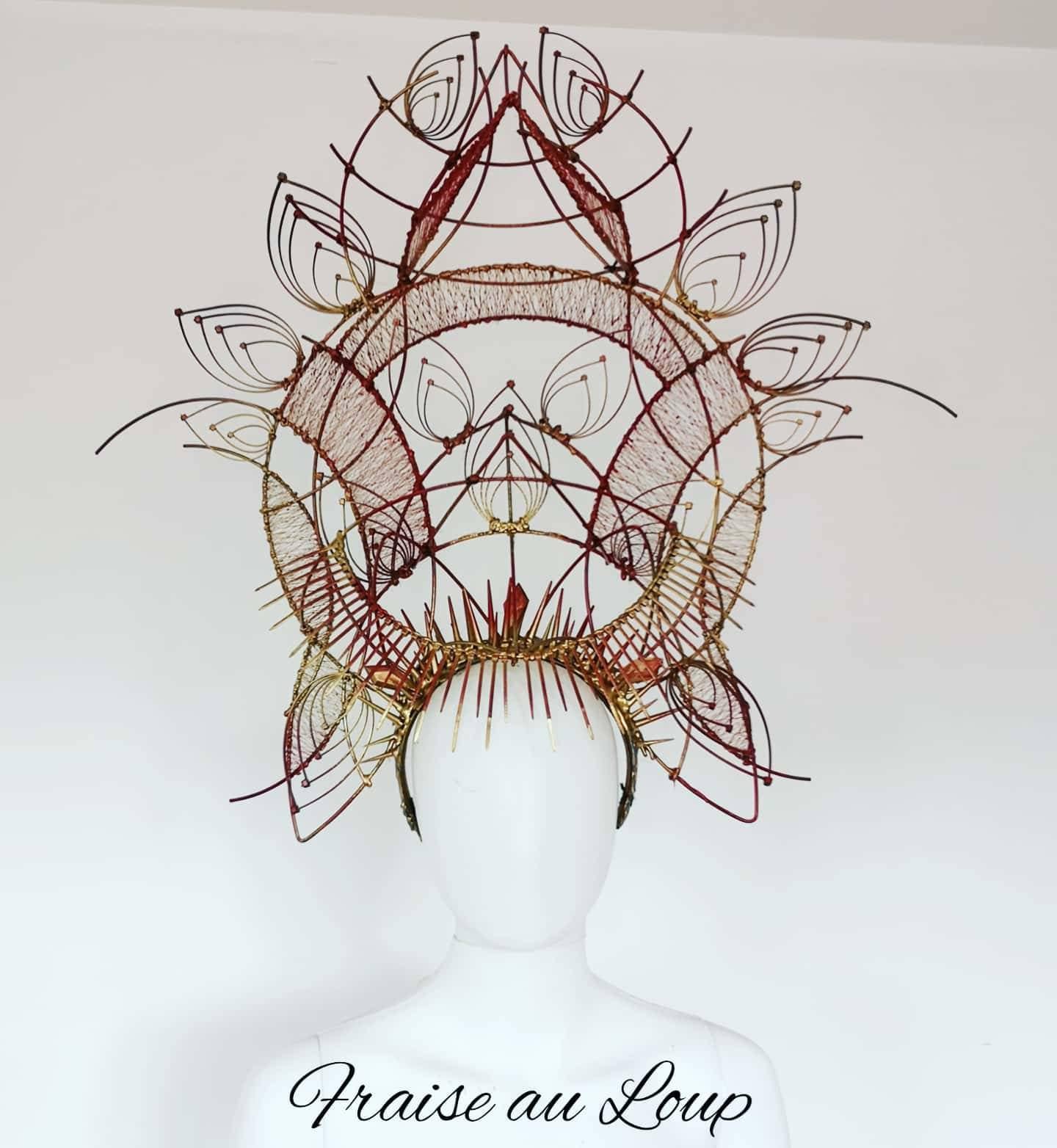 Coiffe Fraise au Loup -cyber cyborg  Reine - avant garde - futuristic fashion - Valkyrie - graphique Burning man festival