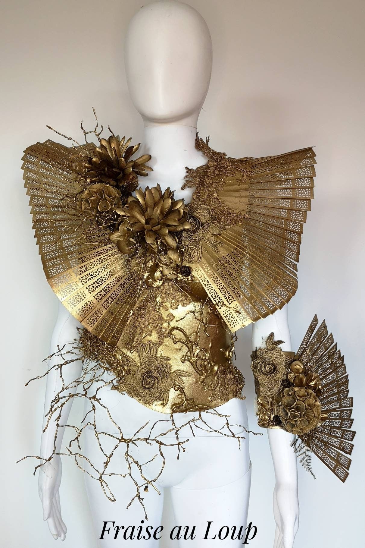 Armure Corset Fantasy - Création Fraise au Loup - gold - Dance - Fashion - Carnaval Bal costume / manchette