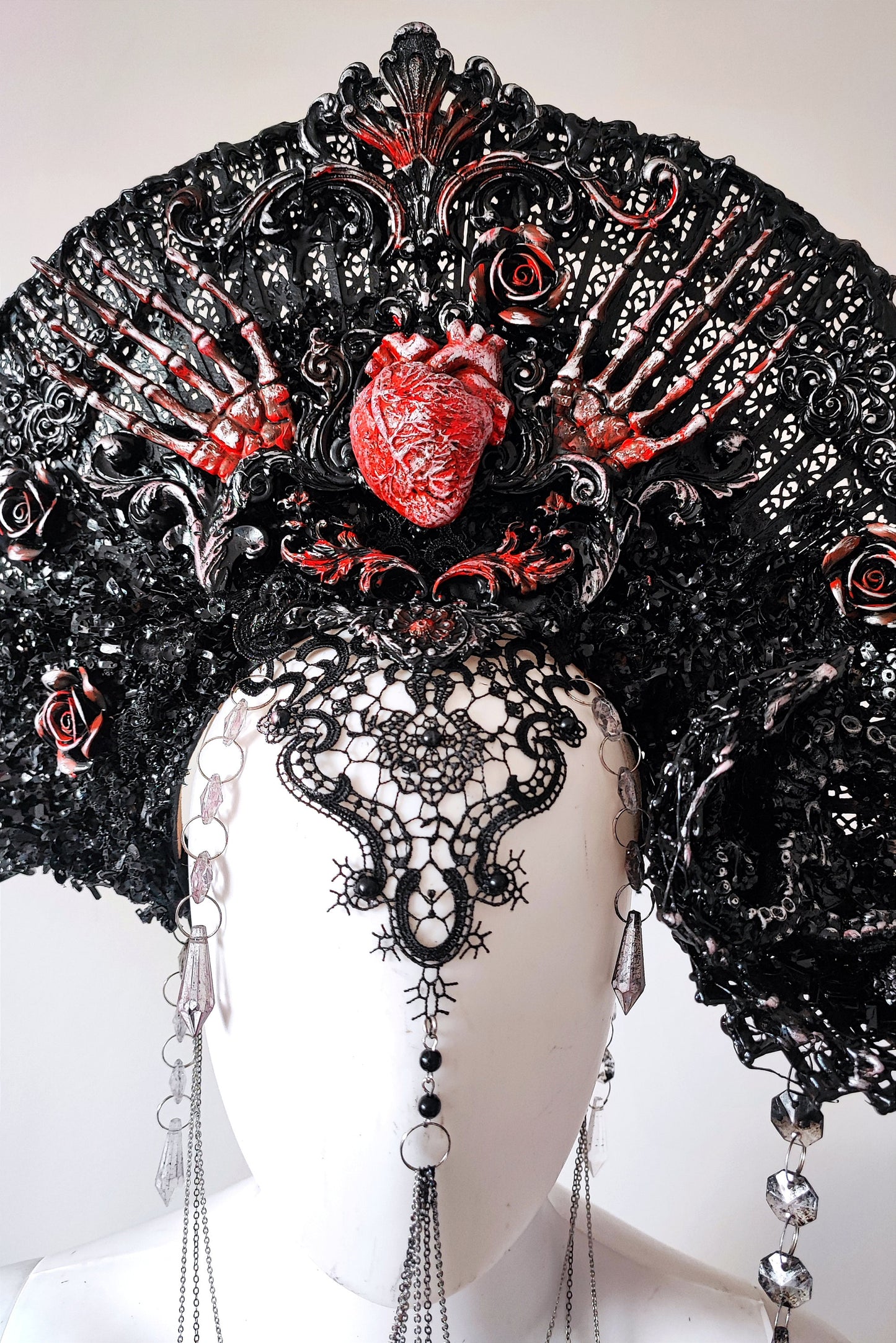 Coiffe Halo Dragon Gothique Cosplay Fantasy Avant Garde Burning Man dark. Coeur. Squelette. Bijoux. Création unique prête à expédier
