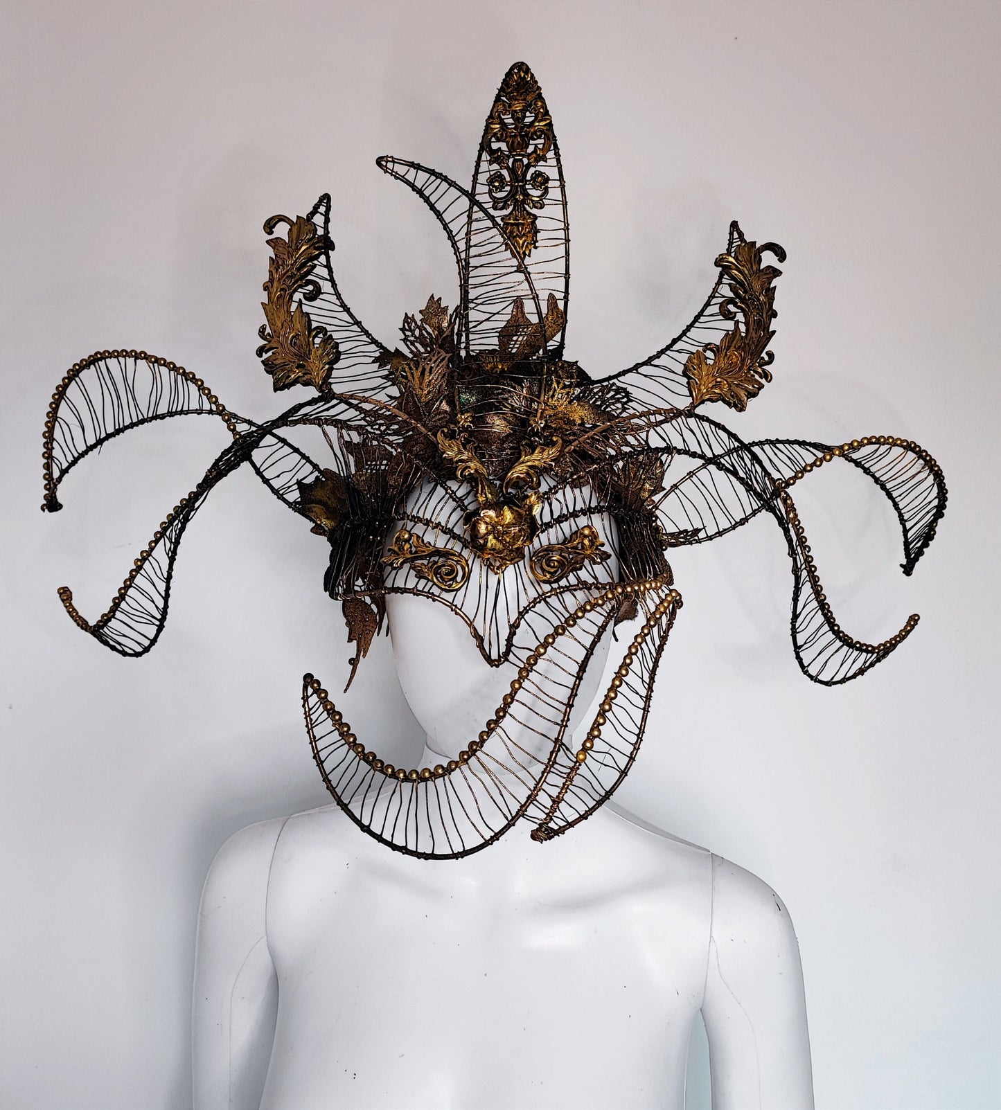 Coiffe  masque  Fraise au Loup -  Faune - Unisexe - Evil Ange - Dark Beauty - Goth Asian Chinese Royal Cosplay. Ready to ship
