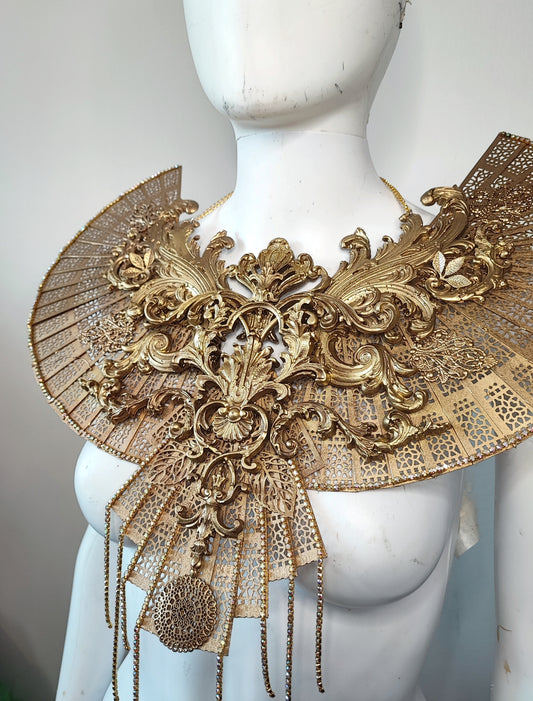 Epaulettes Bijou Or - plastron - Accessoire Fraise au Loup Costumes - Fleurs - Cosplay - Beauty Queen Géométrie Futuriste Avant- Garde