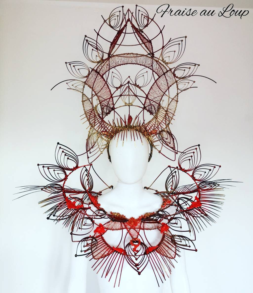 Coiffe Fraise au Loup -cyber cyborg  Reine - avant garde - futuristic fashion - Valkyrie - graphique Burning man festival