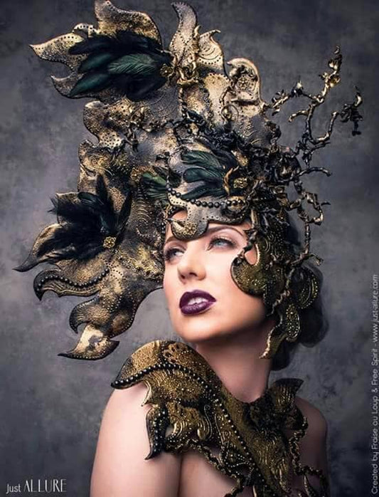 Fantasy Headdress -  Coiffe Fraise au Loup Fantastique Dark Beauty