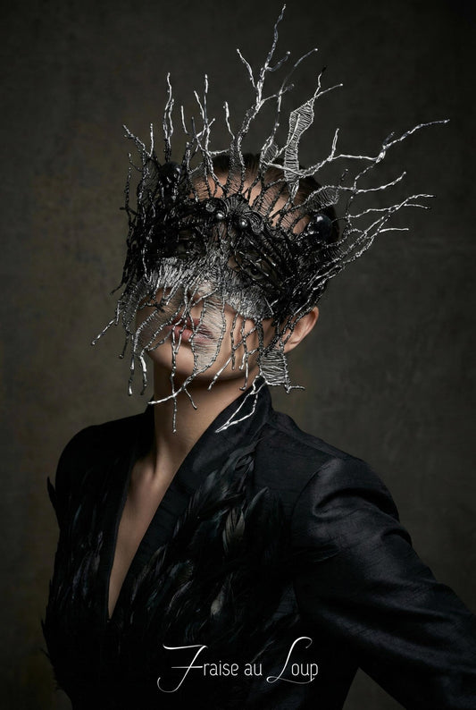 Masque Sculptural "Racines de Givre" Noir & Argent - Coiffe Organique Avant-Garde - Accessoire de Mode Éditoriale and Dark Fantasy