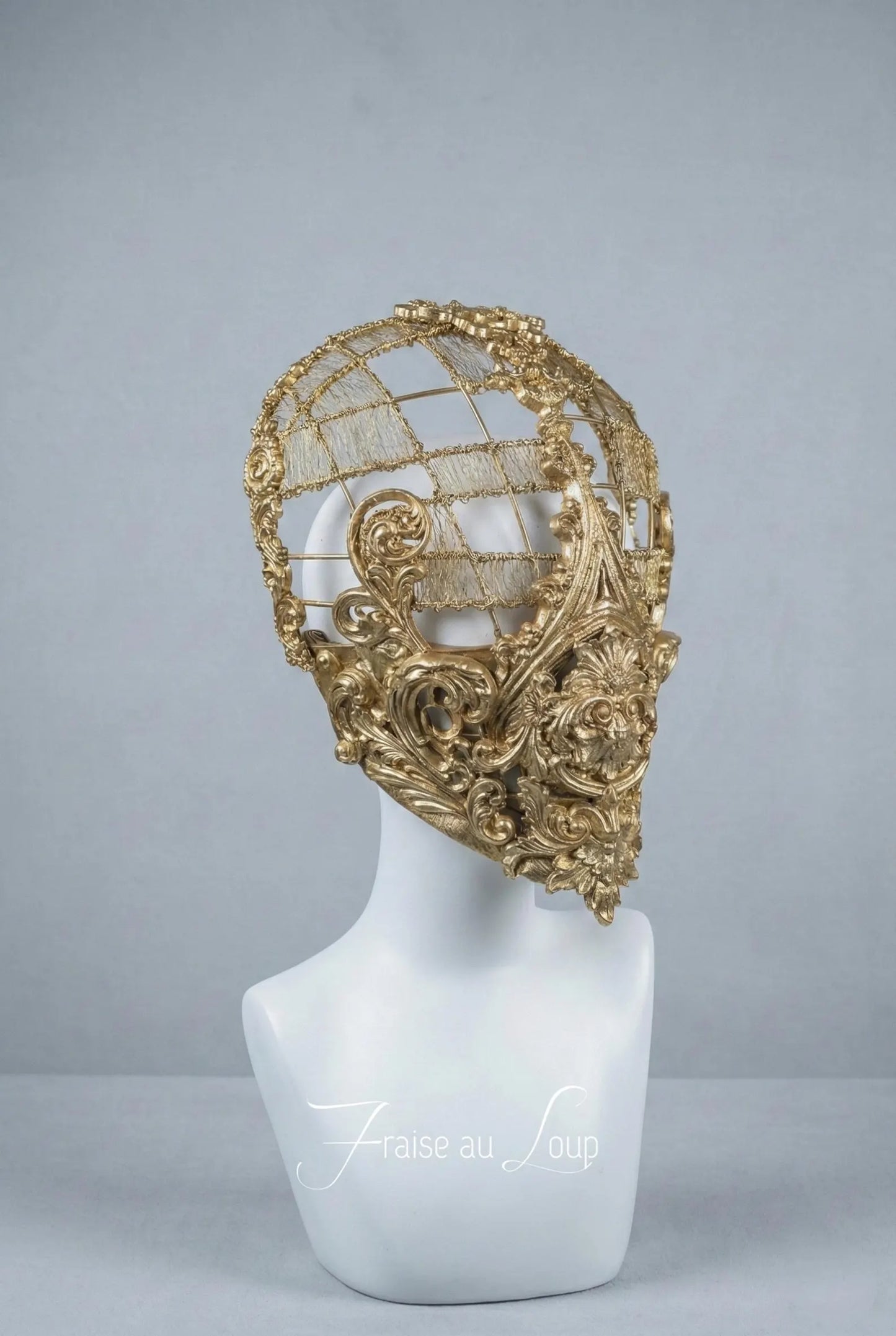 Masque "Cage Dorée" Avant-Garde - Bijou de Tête Baroque - Accessoire de Mode, Haute Couture & Mascarade de Luxe - Coiffe Sculpturale Or